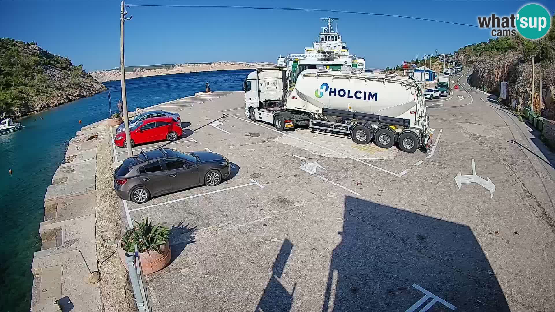 Webcam del puerto de ferris de Prizna – hacia la isla de Pag