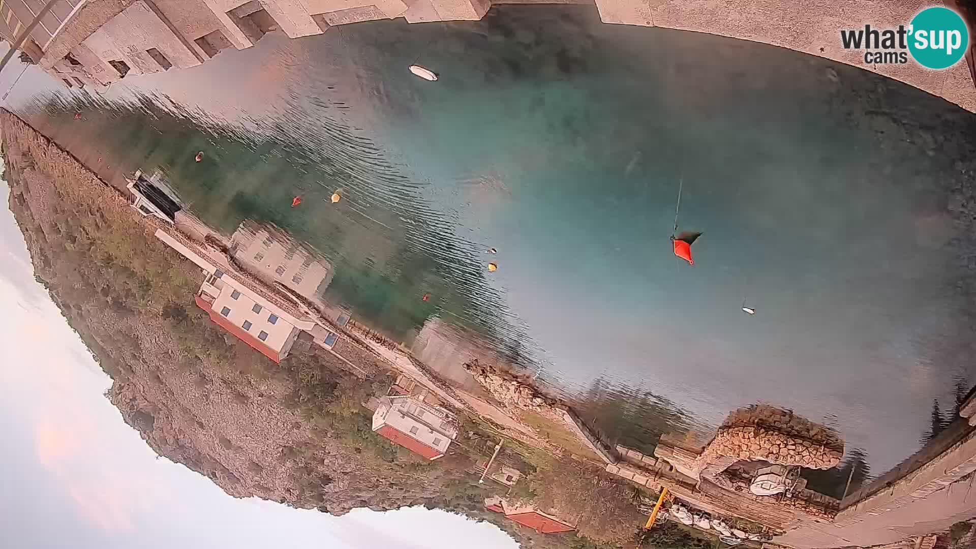 Webcam del puerto de ferris de Prizna – hacia la isla de Pag