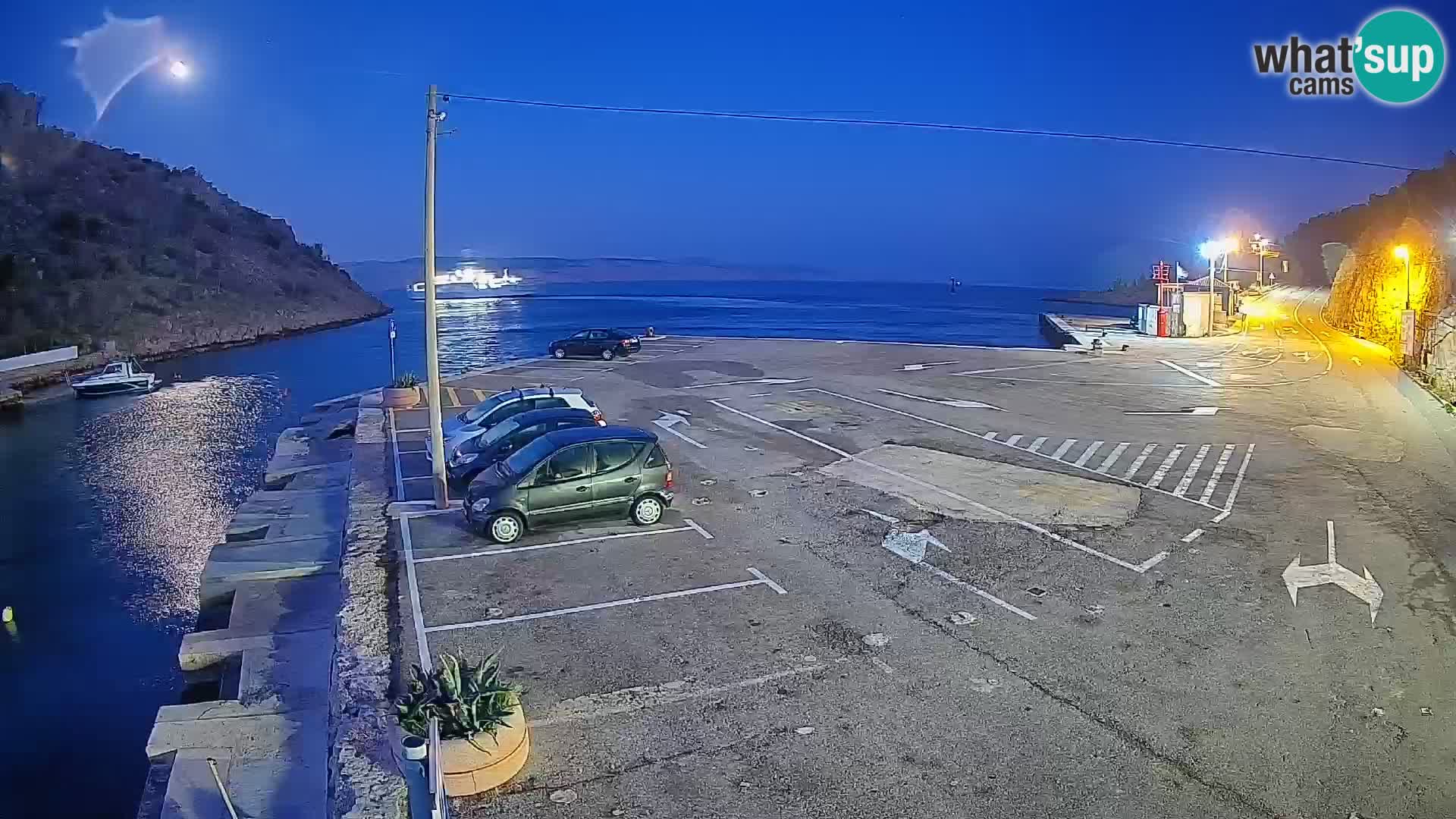 Web kamera trajektna luka Prizna – prema otoku Pag