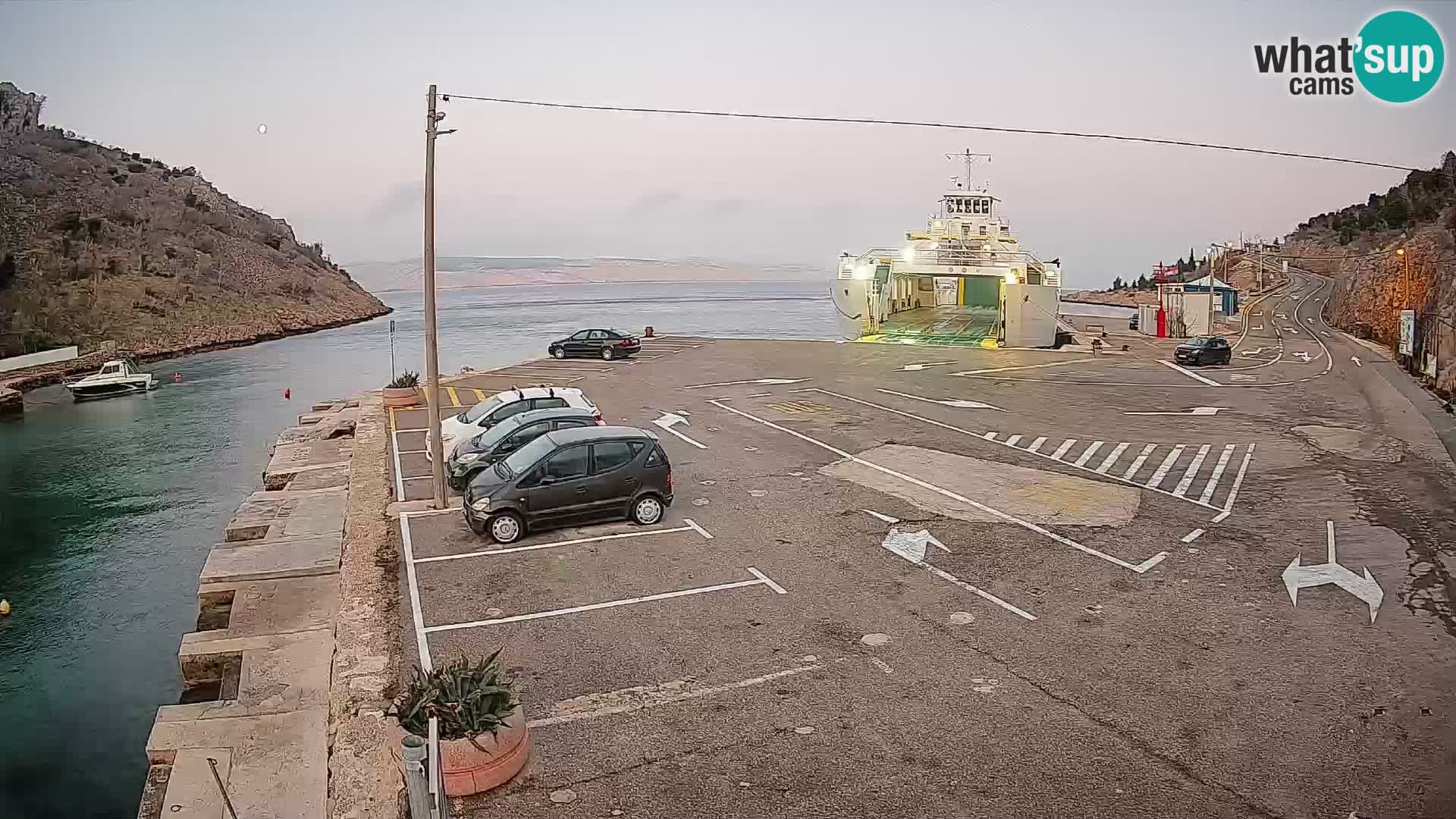 Web kamera trajektna luka Prizna – prema otoku Pag