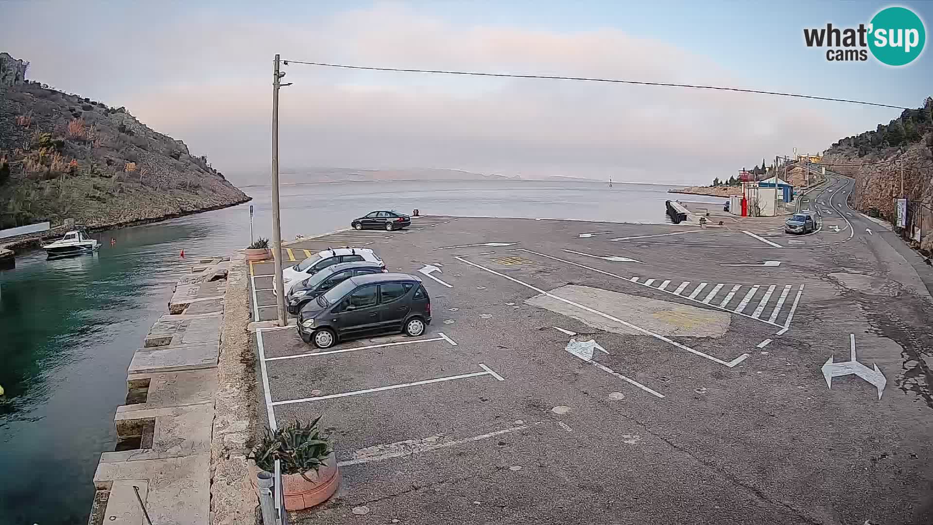 Web kamera trajektna luka Prizna – prema otoku Pag