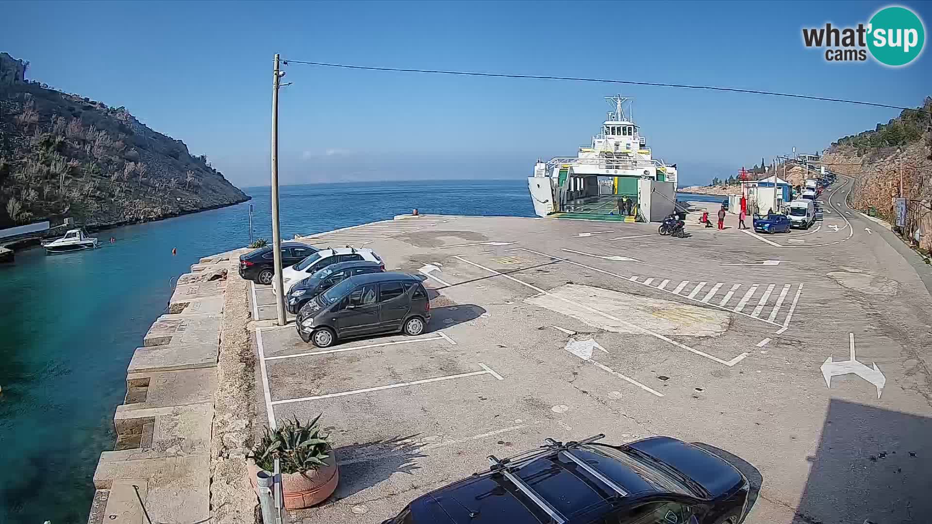 Webcam del puerto de ferris de Prizna – hacia la isla de Pag