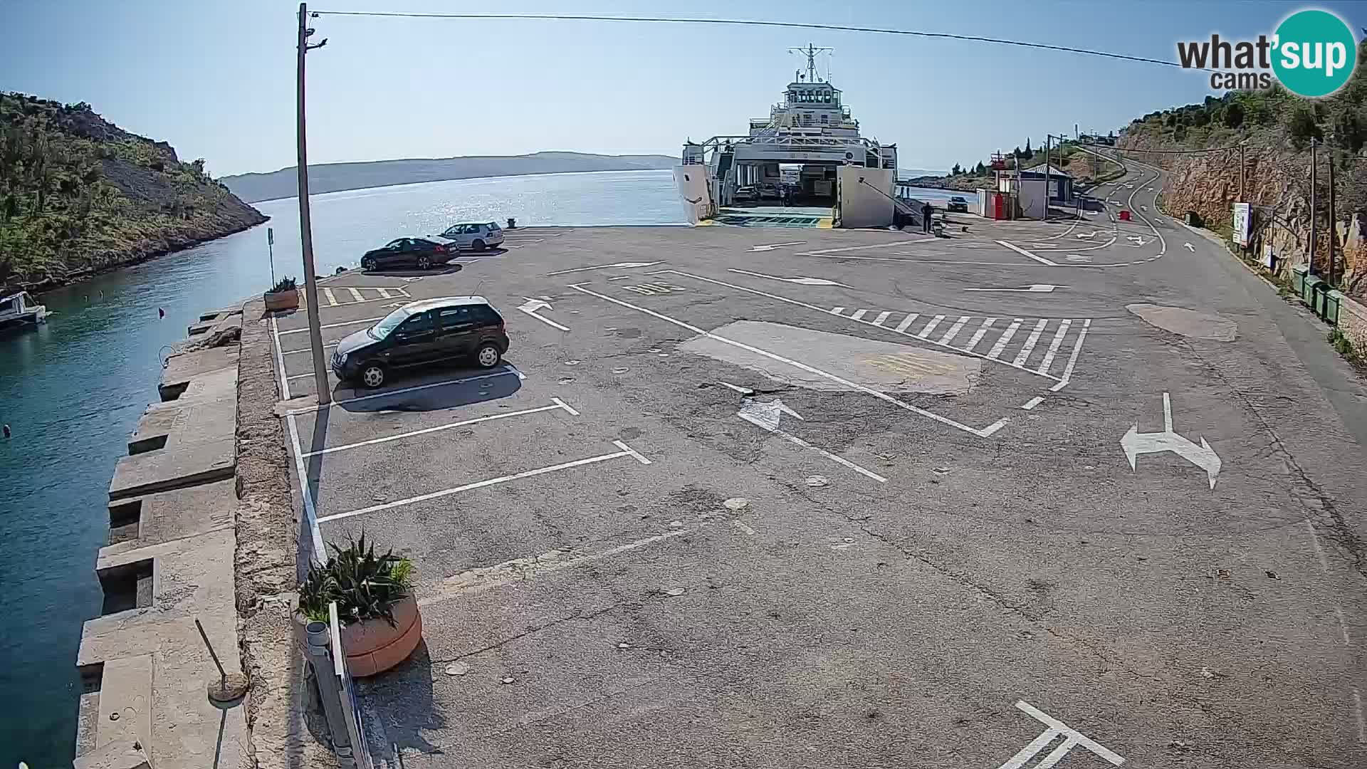 Spletna kamera trajektno pristanišče Prizna – proti otoku Pag