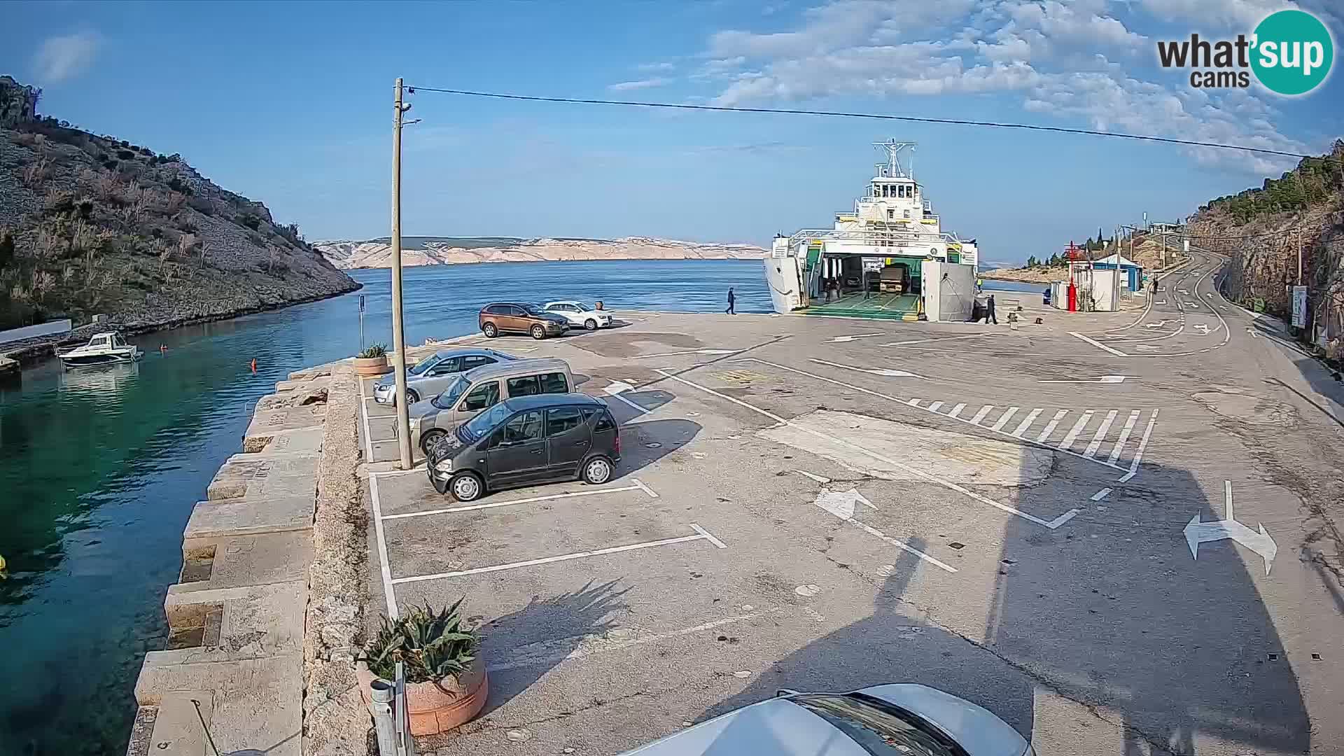Webcam del puerto de ferris de Prizna – hacia la isla de Pag