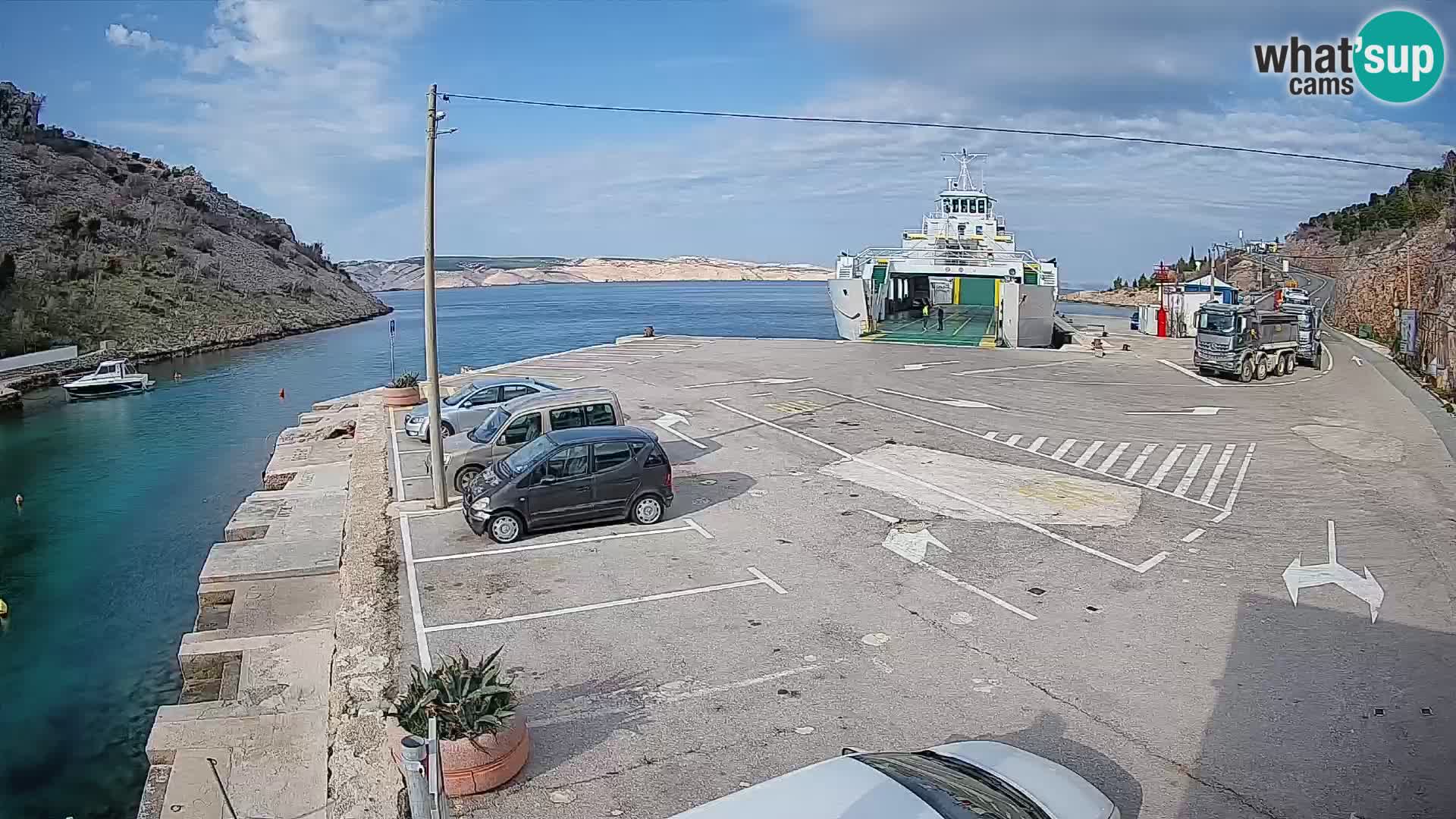 Web kamera trajektna luka Prizna – prema otoku Pag