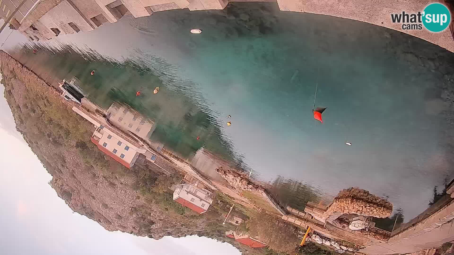 Webcam del puerto de ferris de Prizna – hacia la isla de Pag