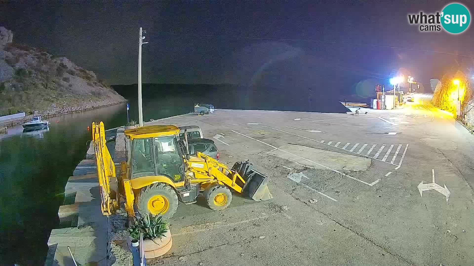 Spletna kamera trajektno pristanišče Prizna – proti otoku Pag