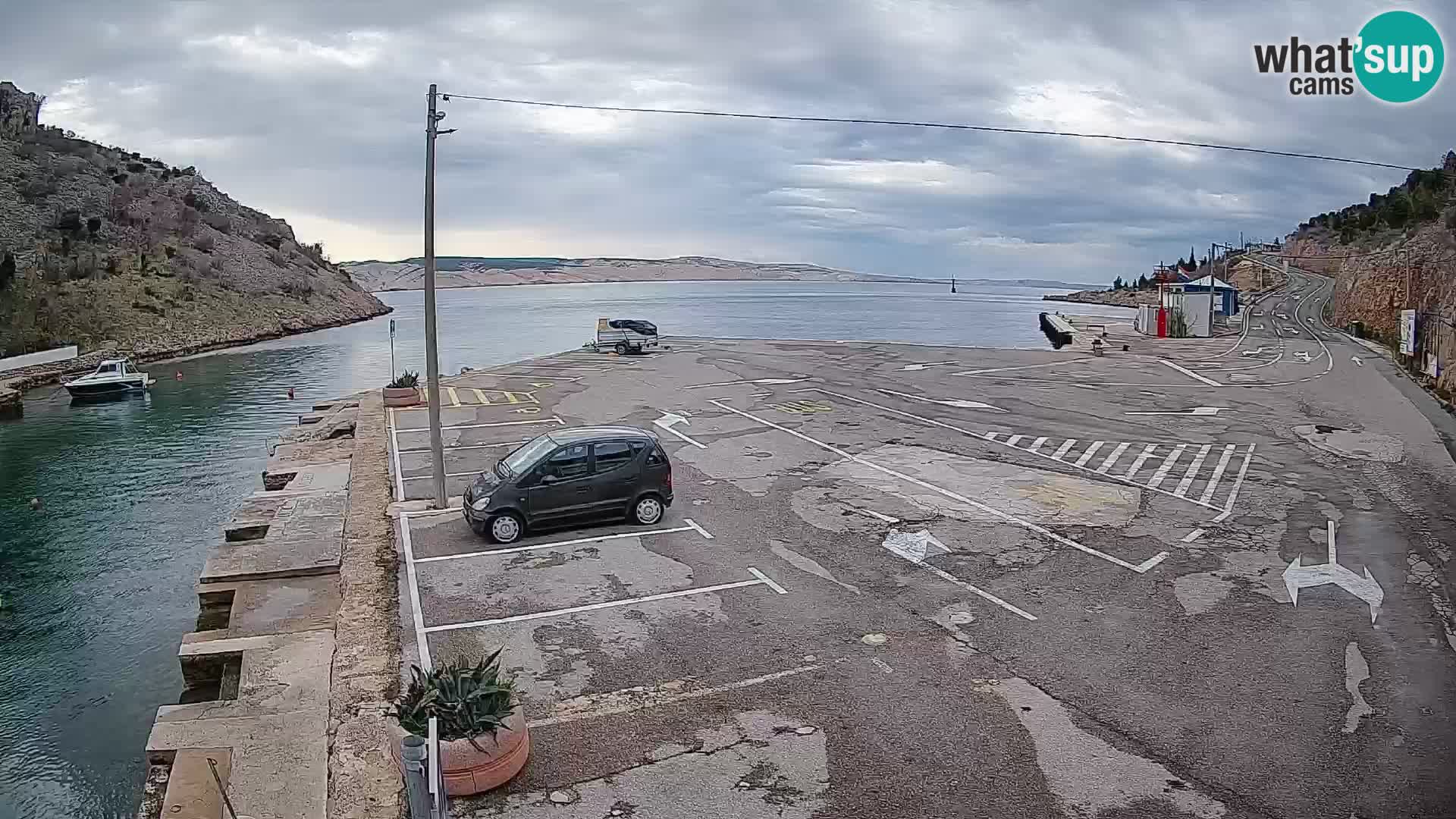 Web kamera trajektna luka Prizna – prema otoku Pag