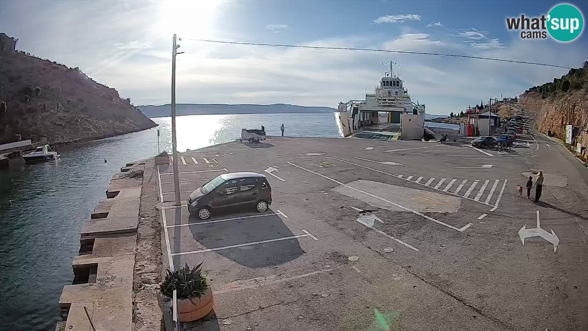 Webcam del puerto de ferris de Prizna – hacia la isla de Pag