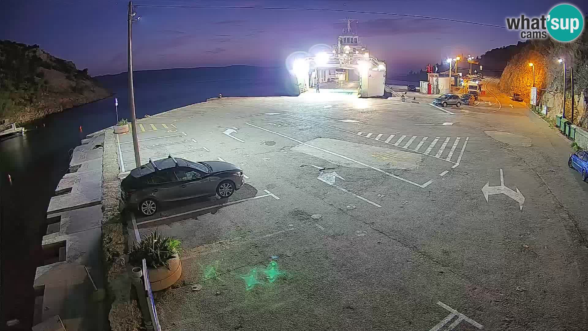 Web kamera trajektna luka Prizna – prema otoku Pag