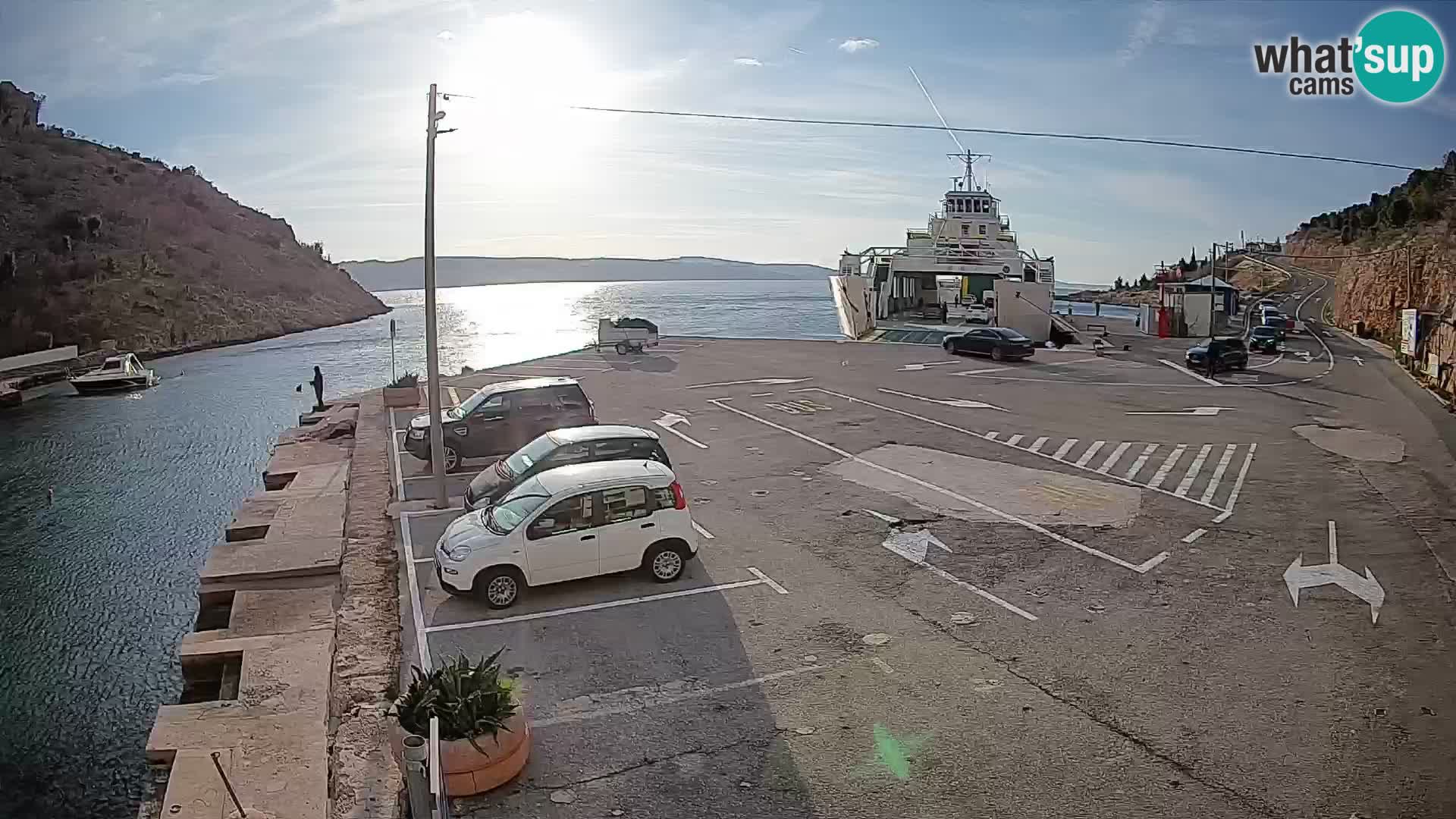 Webcam del puerto de ferris de Prizna – hacia la isla de Pag