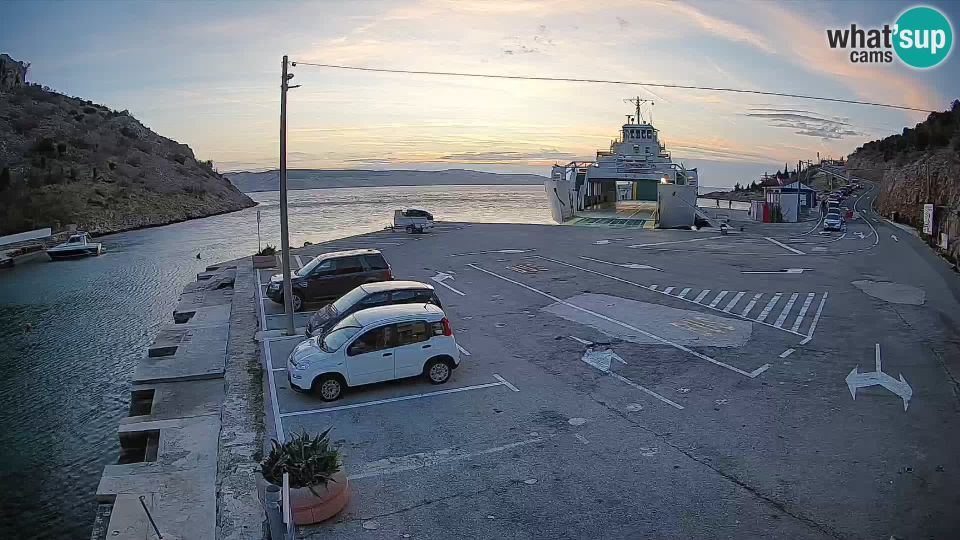 Webcam del puerto de ferris de Prizna – hacia la isla de Pag