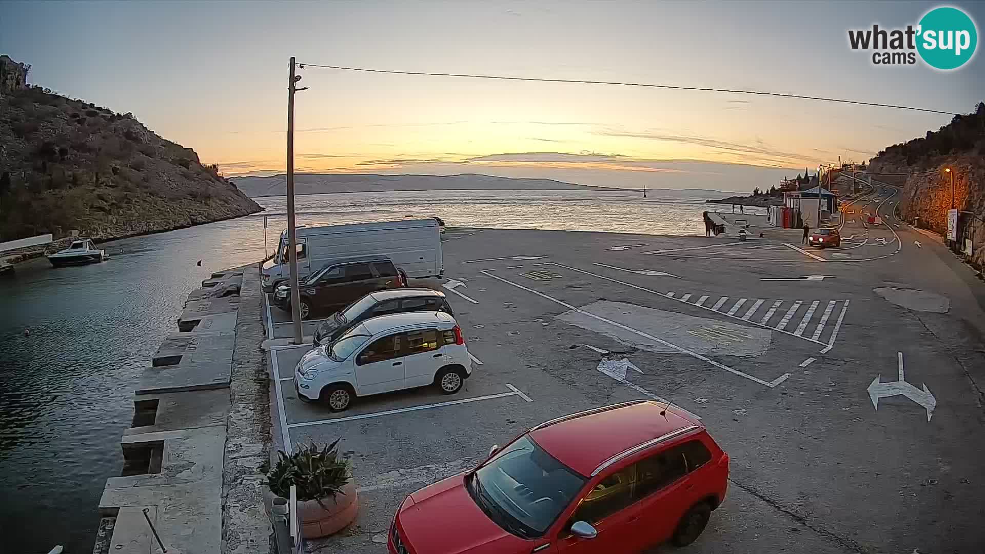 Webcam del puerto de ferris de Prizna – hacia la isla de Pag