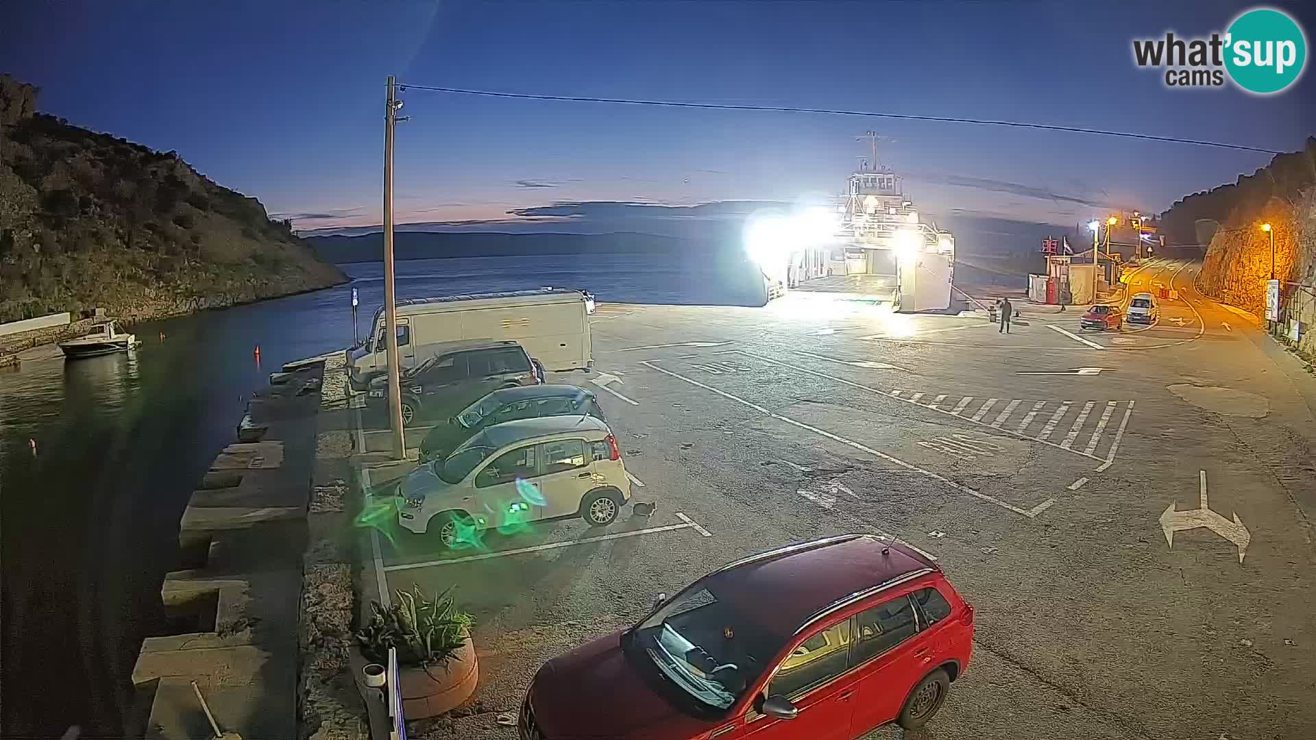 Web kamera trajektna luka Prizna – prema otoku Pag