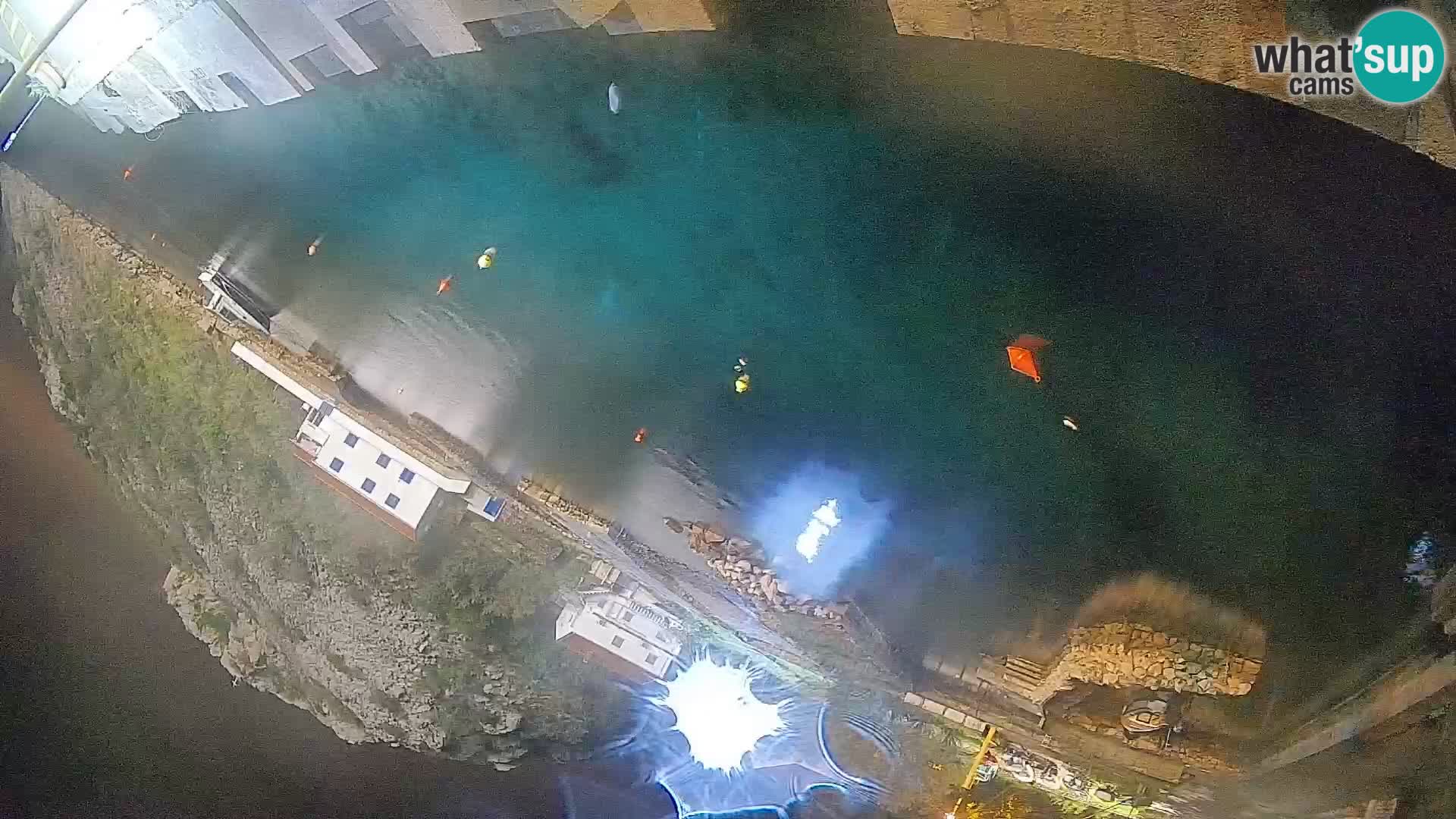 Webcam del puerto de ferris de Prizna – hacia la isla de Pag