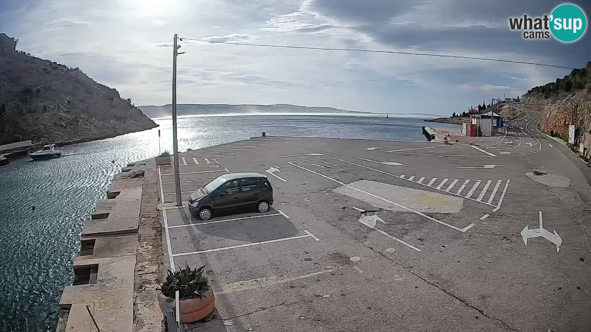 Webcam del puerto de ferris de Prizna – hacia la isla de Pag