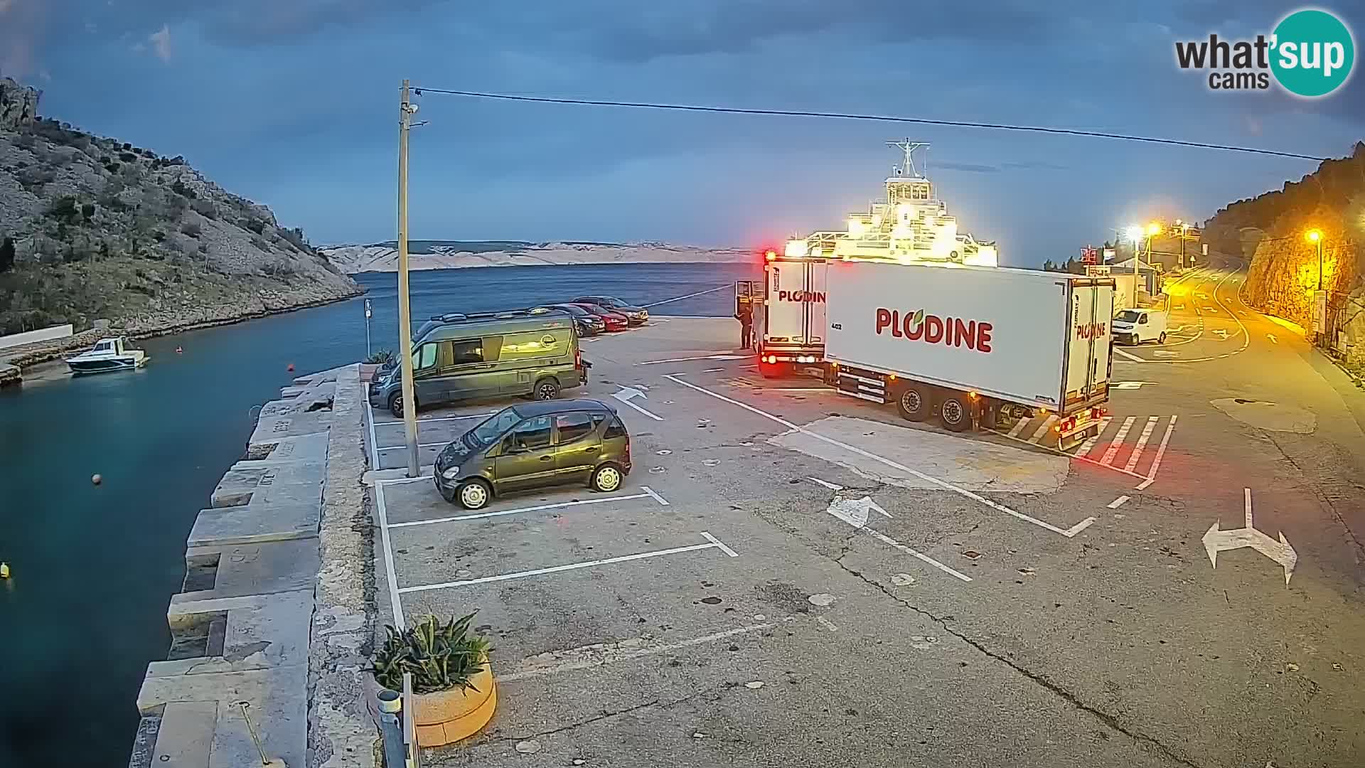 Web kamera trajektna luka Prizna – prema otoku Pag