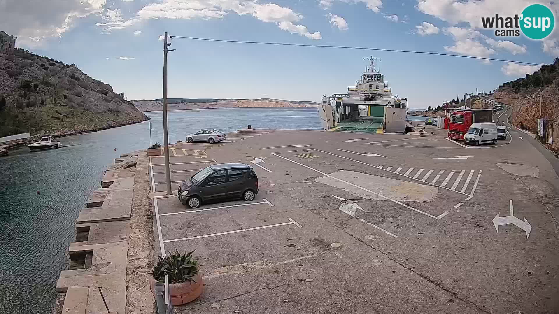 Webcam del puerto de ferris de Prizna – hacia la isla de Pag