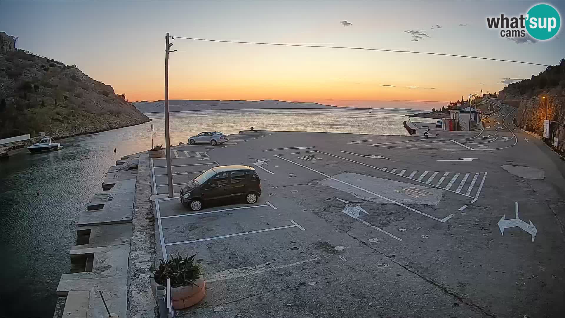 Webcam del puerto de ferris de Prizna – hacia la isla de Pag