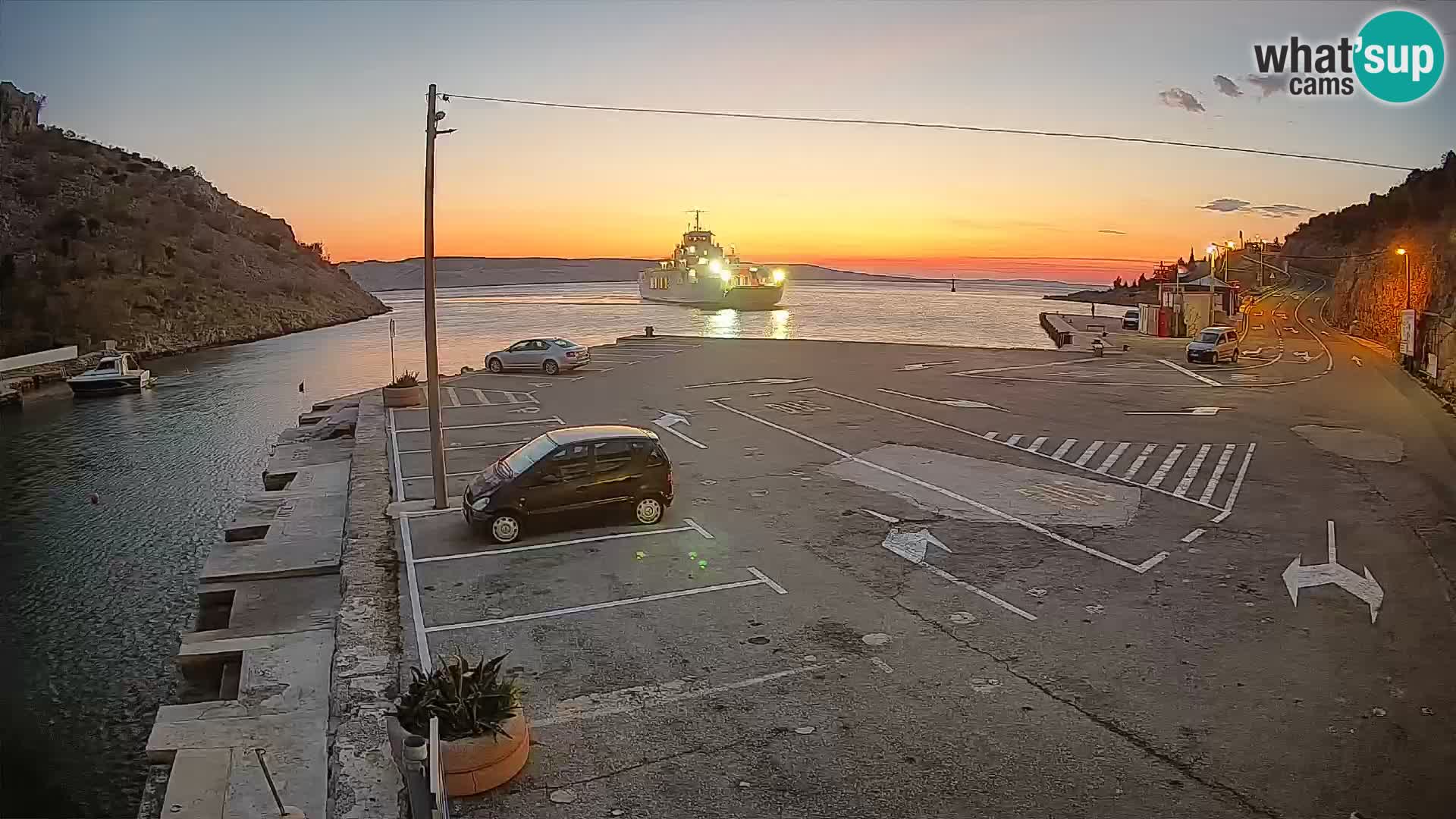 Webcam del puerto de ferris de Prizna – hacia la isla de Pag