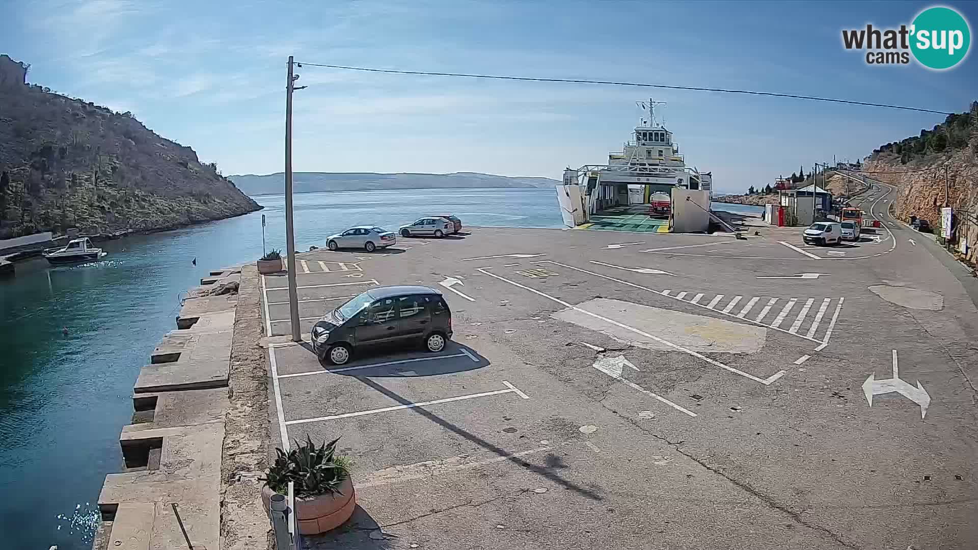 Webcam del puerto de ferris de Prizna – hacia la isla de Pag