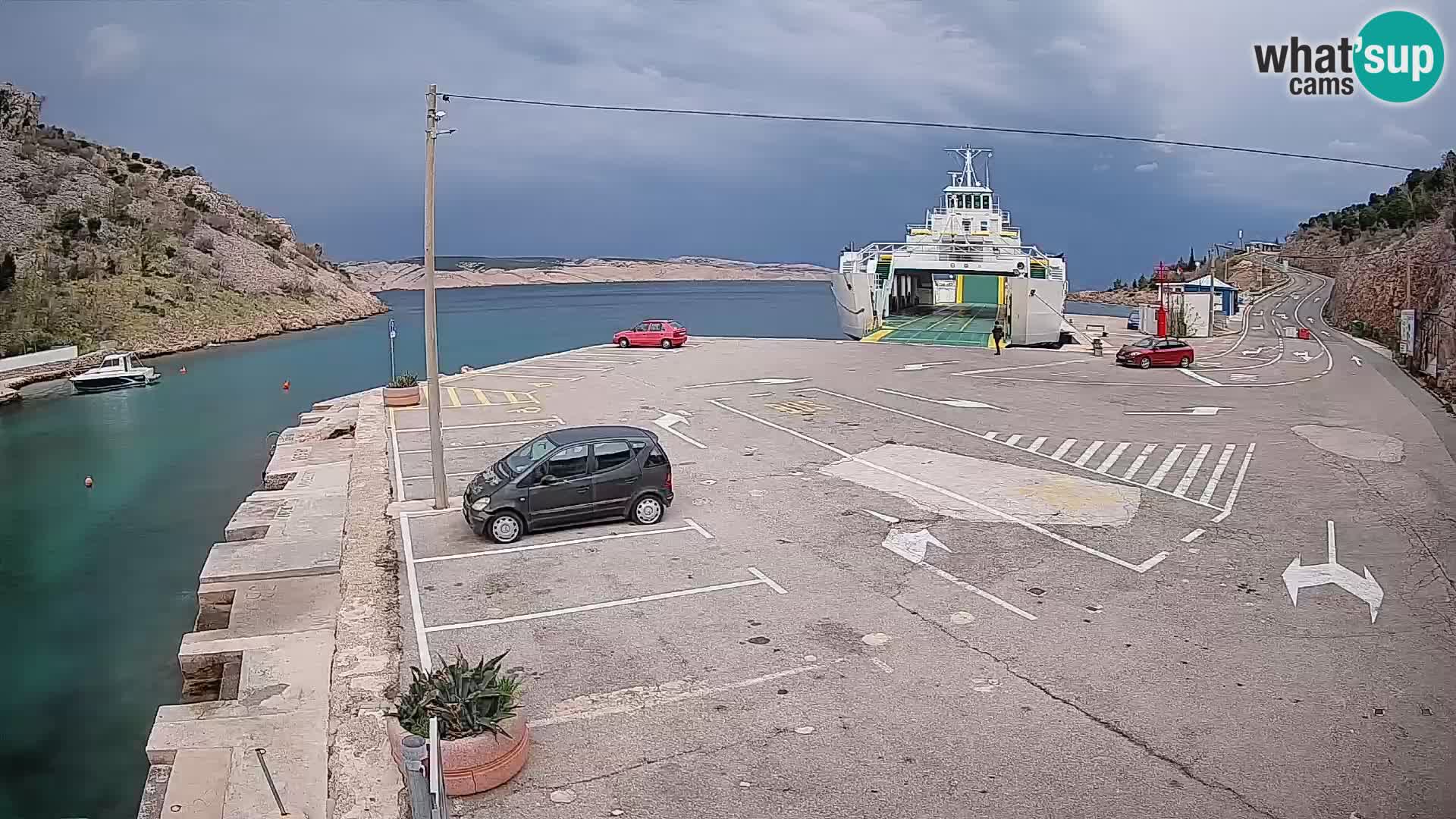 Webcam del puerto de ferris de Prizna – hacia la isla de Pag