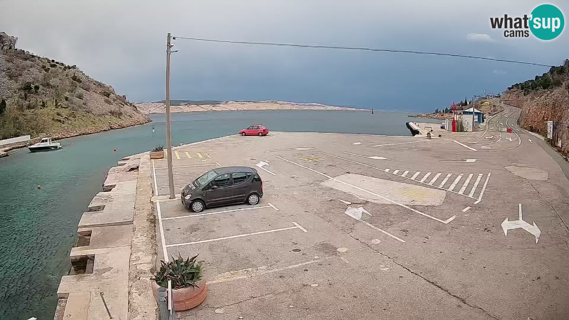 Webcam del puerto de ferris de Prizna – hacia la isla de Pag