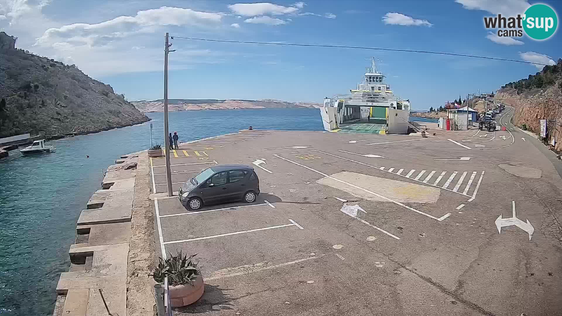 Spletna kamera trajektno pristanišče Prizna – proti otoku Pag