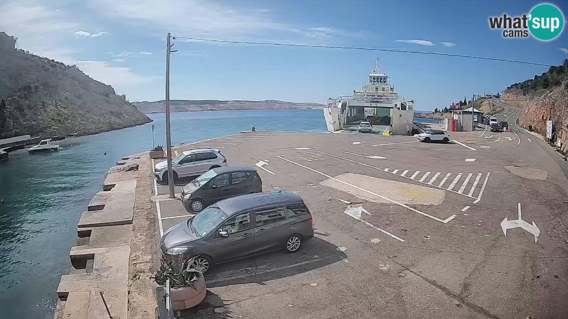 Spletna kamera trajektno pristanišče Prizna – proti otoku Pag