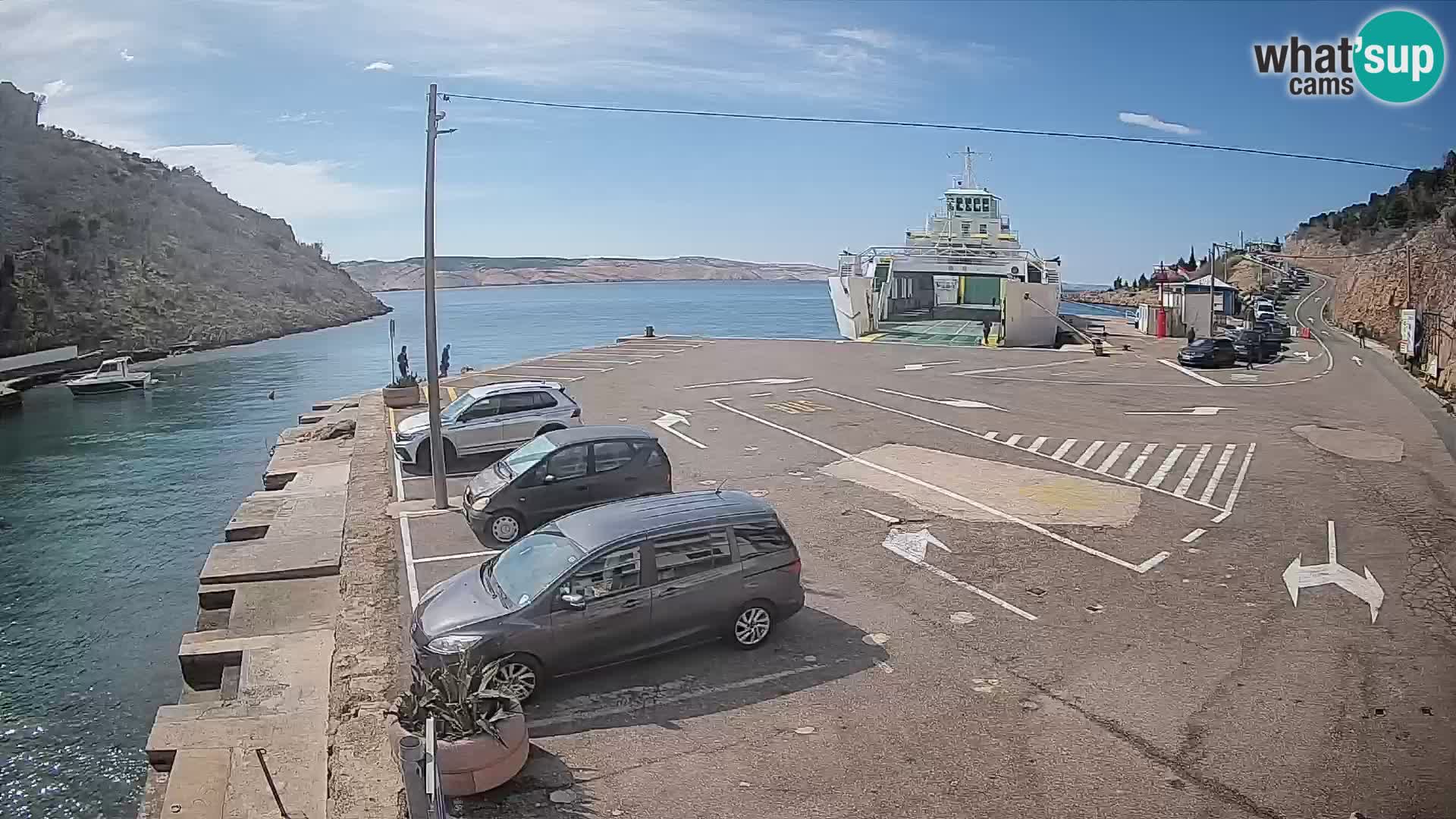 Spletna kamera trajektno pristanišče Prizna – proti otoku Pag