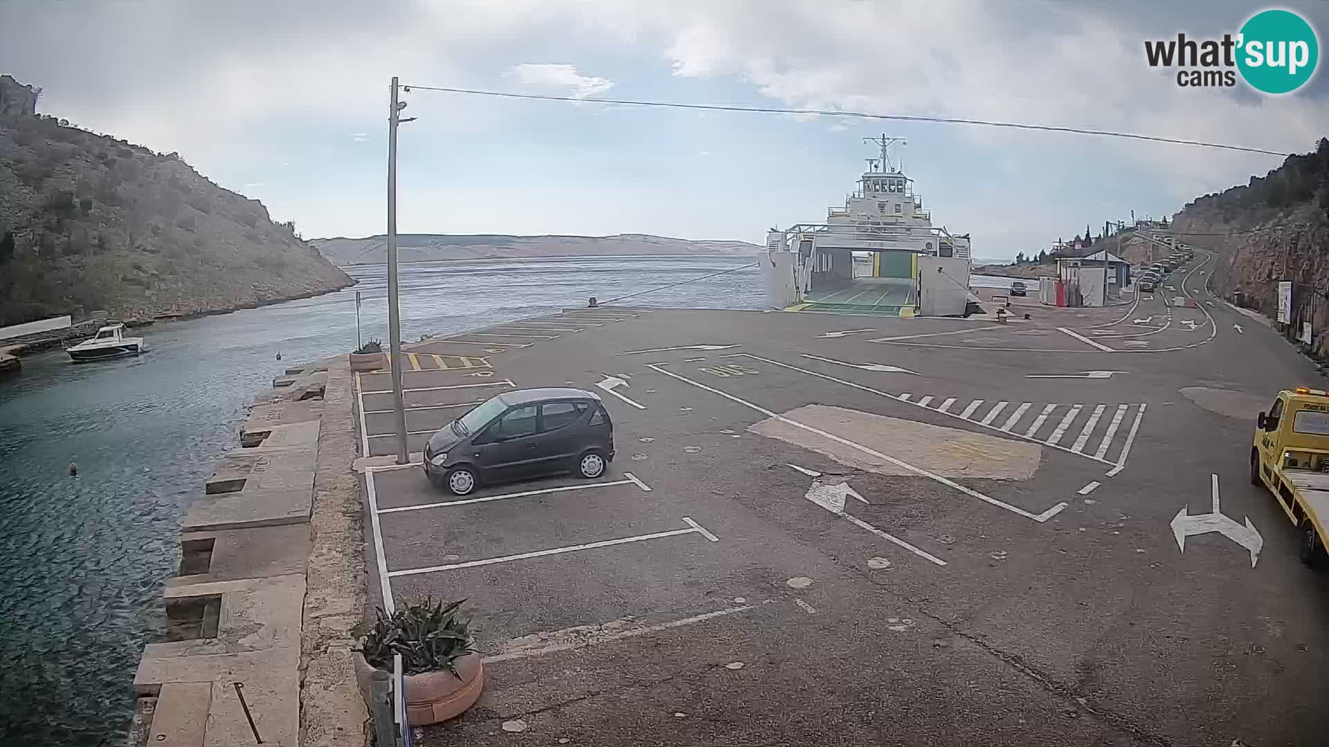 Web kamera trajektna luka Prizna – prema otoku Pag