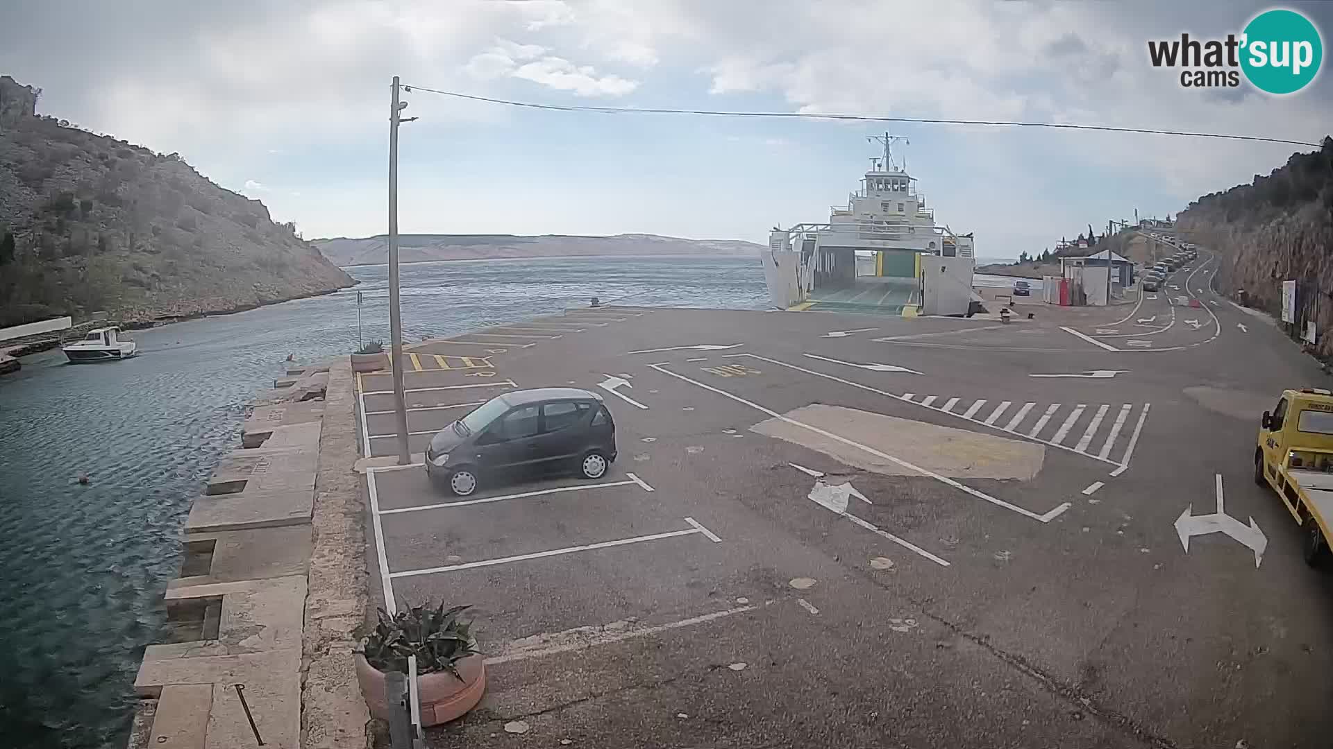 Webcam del puerto de ferris de Prizna – hacia la isla de Pag