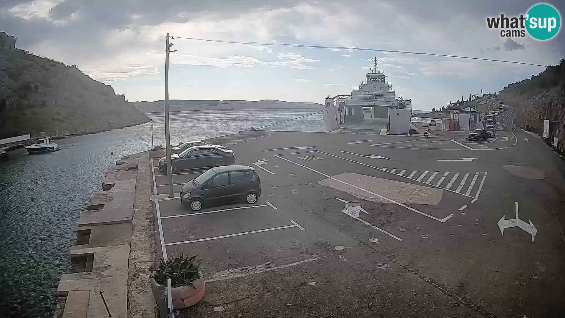Webcam del puerto de ferris de Prizna – hacia la isla de Pag