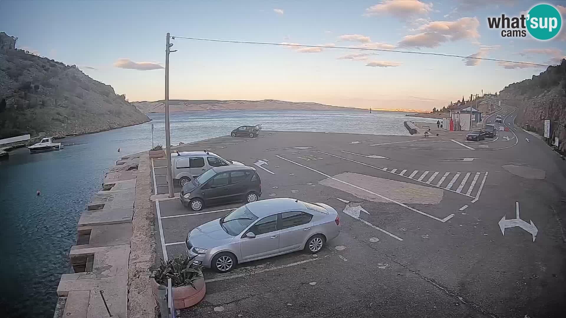 Webcam del puerto de ferris de Prizna – hacia la isla de Pag