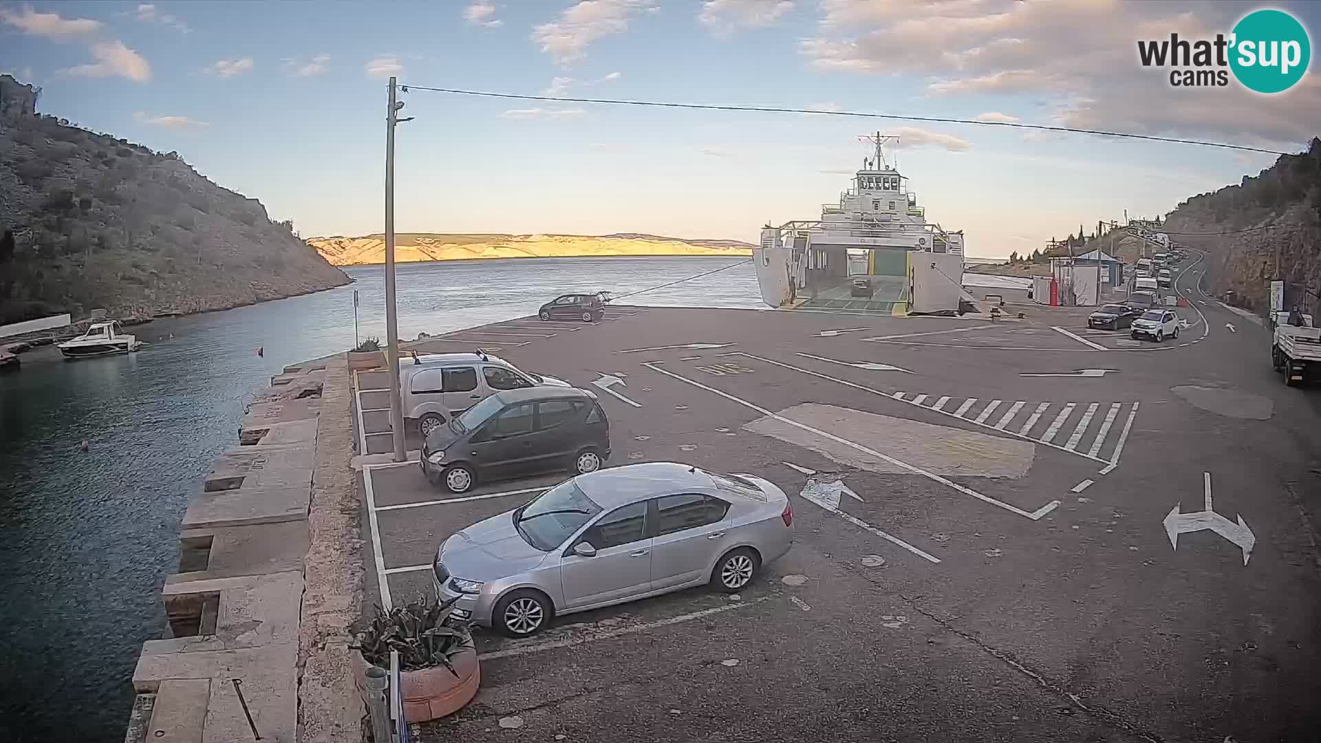 Web kamera trajektna luka Prizna – prema otoku Pag