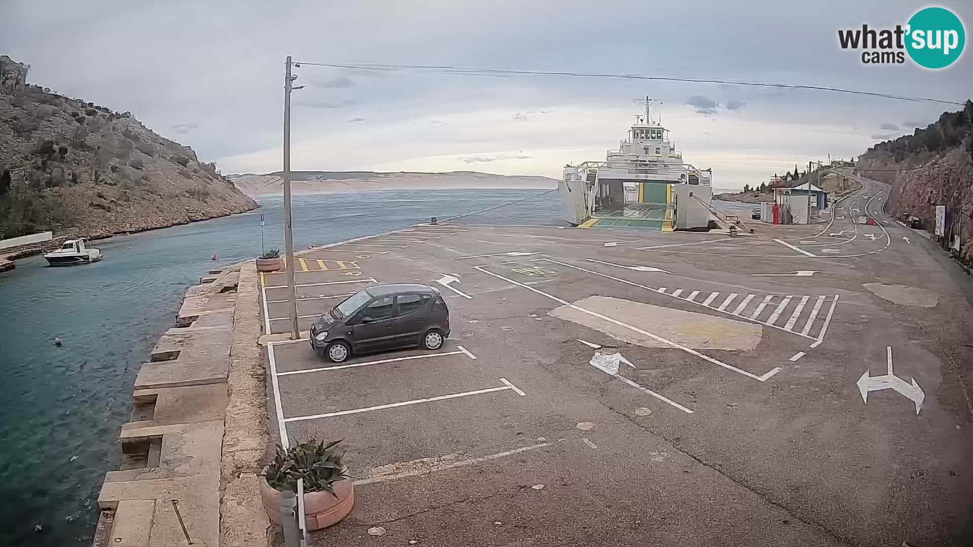 Web kamera trajektna luka Prizna – prema otoku Pag