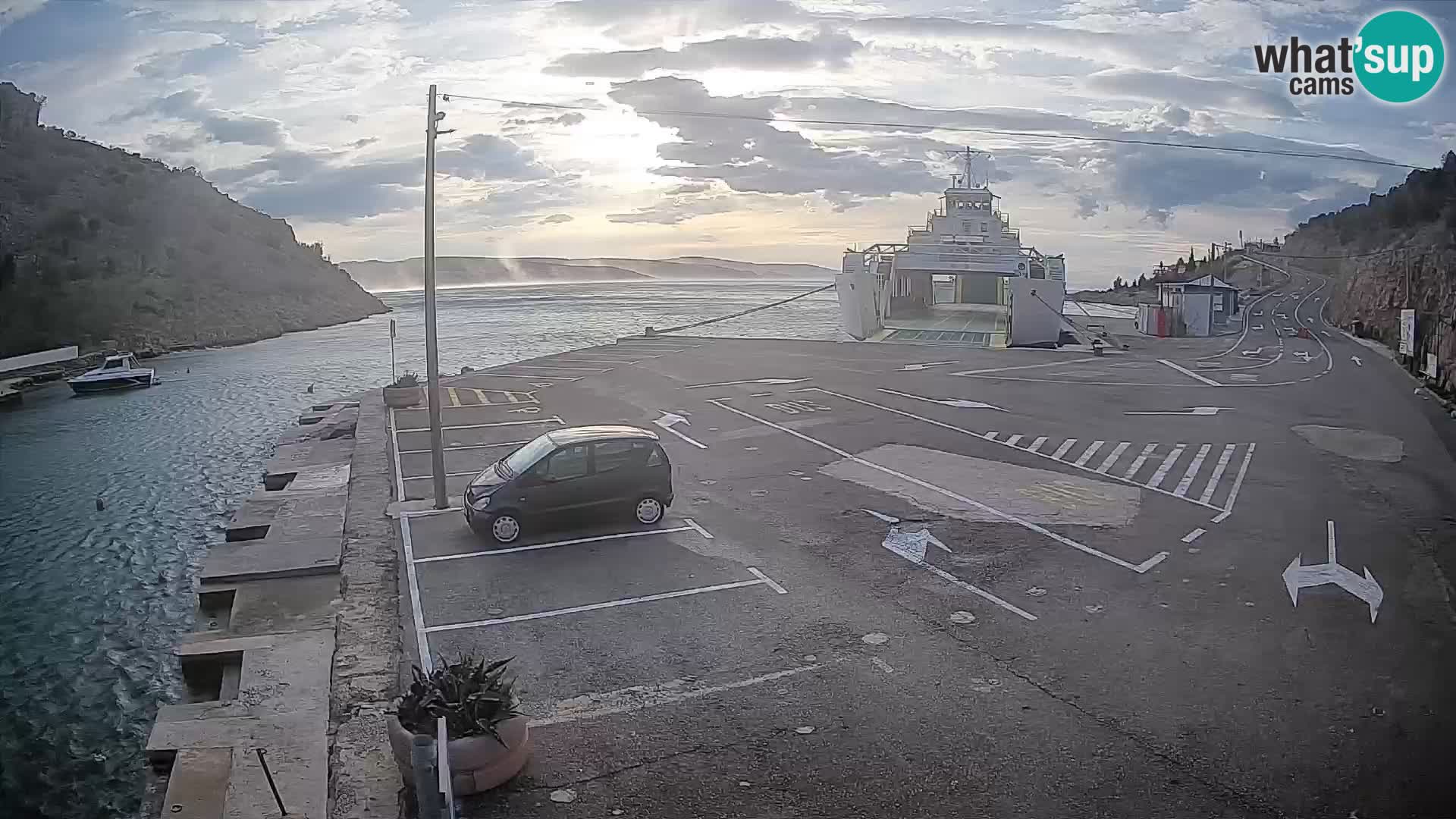 Web kamera trajektna luka Prizna – prema otoku Pag