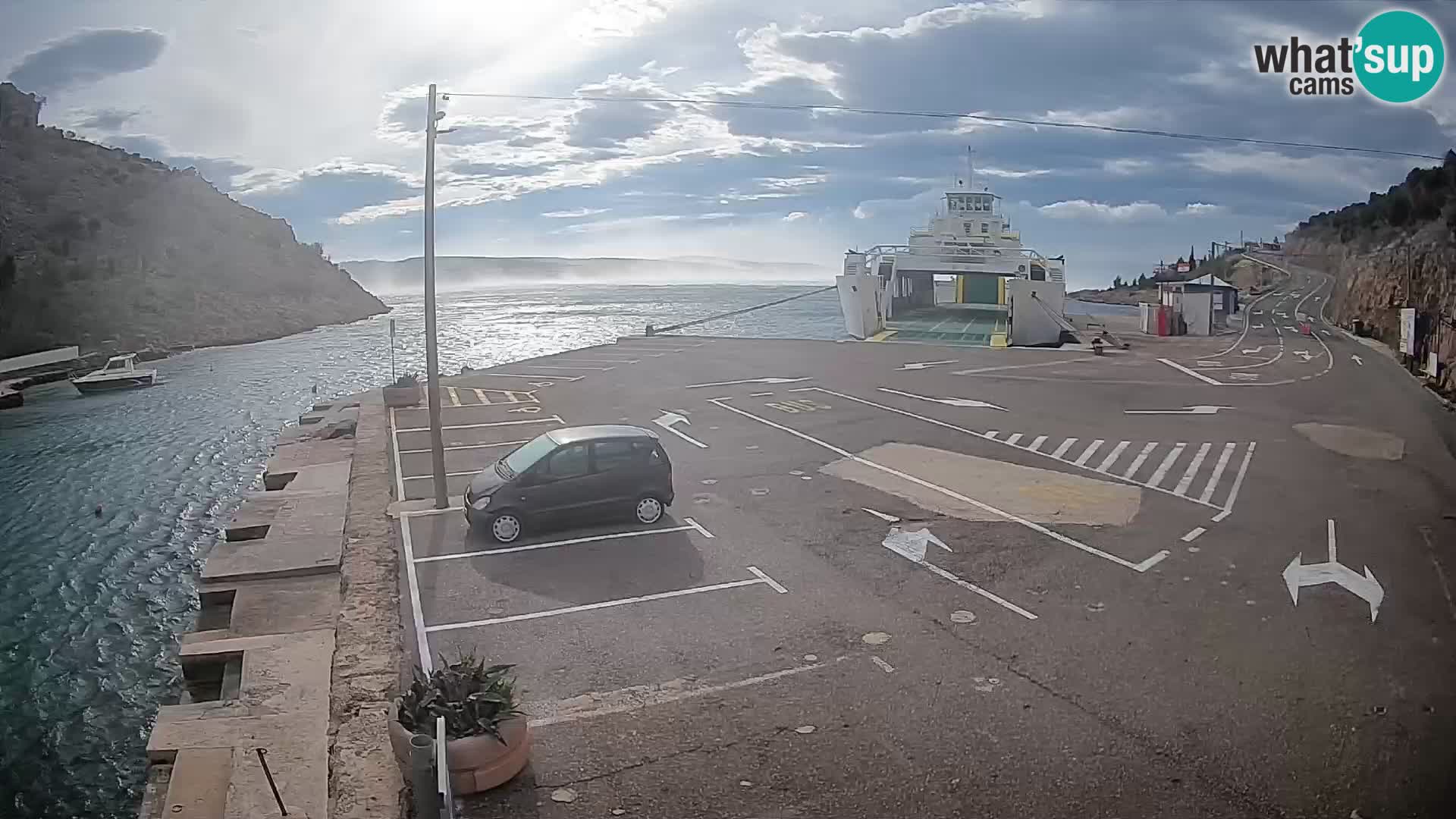 Webcam del puerto de ferris de Prizna – hacia la isla de Pag