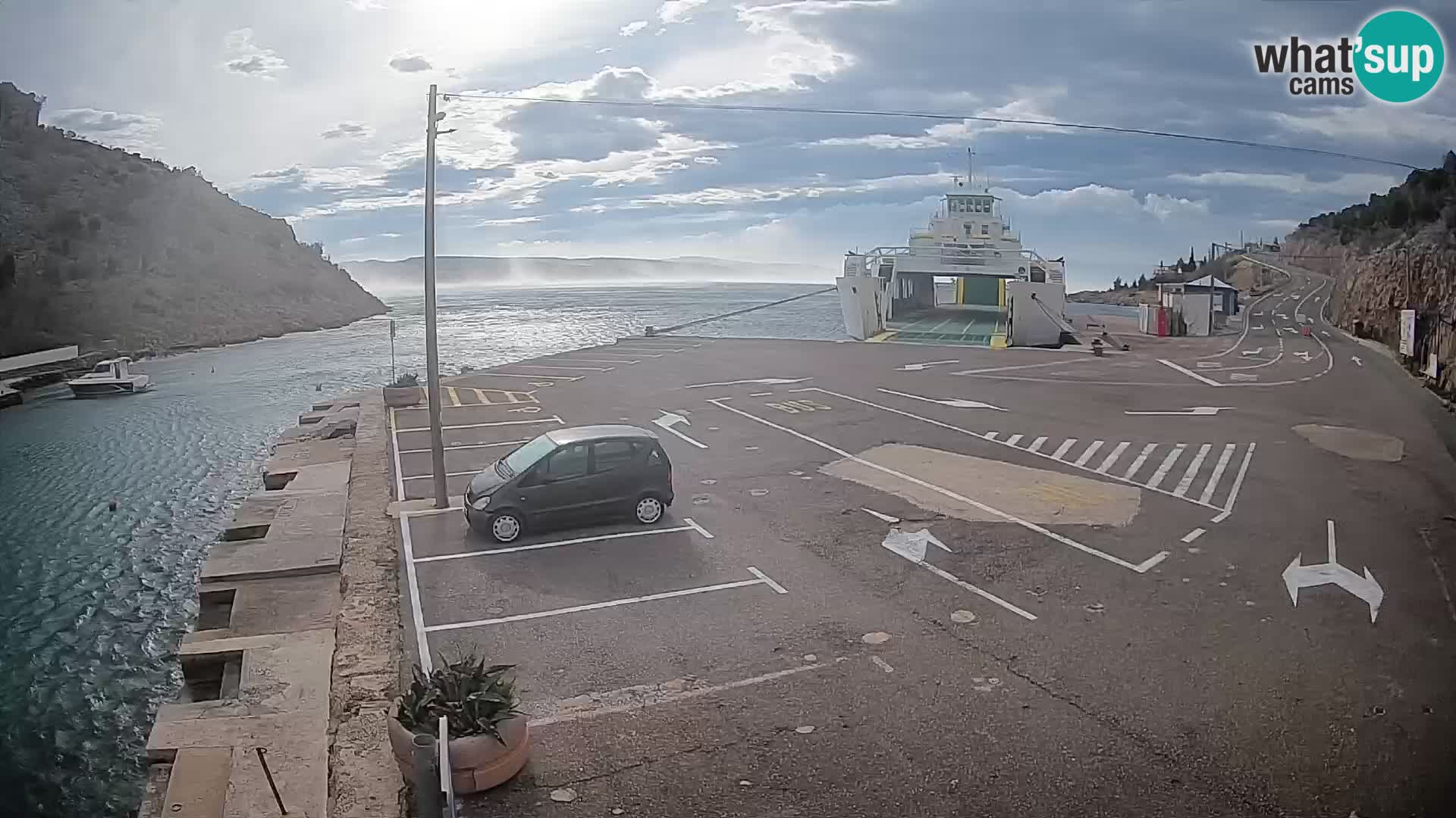 Webcam del puerto de ferris de Prizna – hacia la isla de Pag