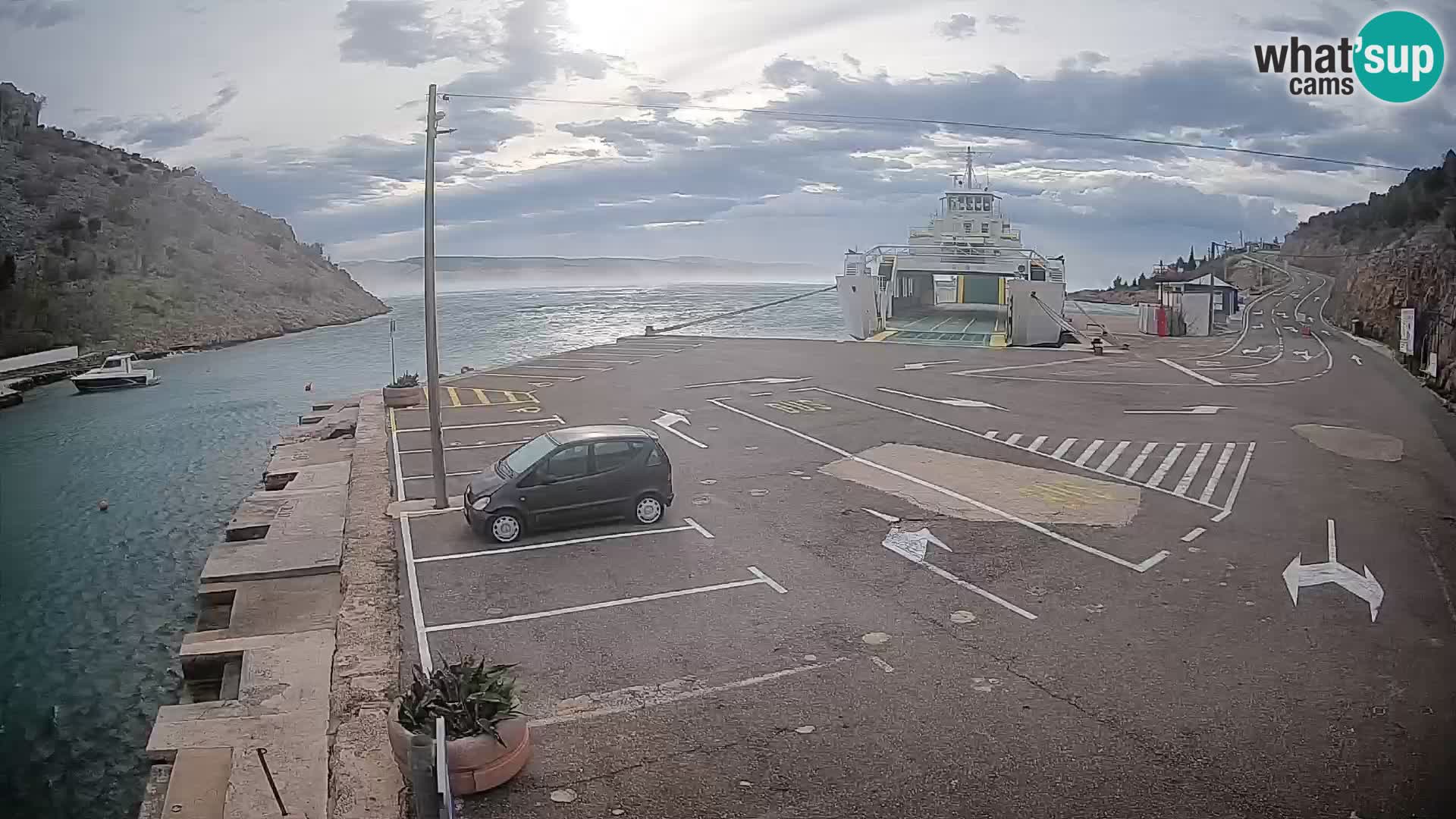 Webcam del puerto de ferris de Prizna – hacia la isla de Pag