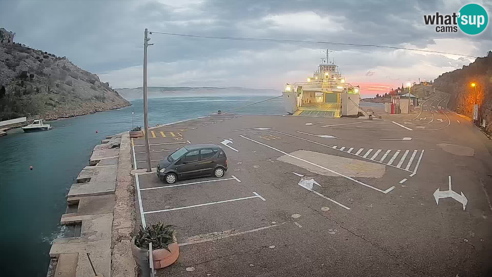 Webcam del puerto de ferris de Prizna – hacia la isla de Pag