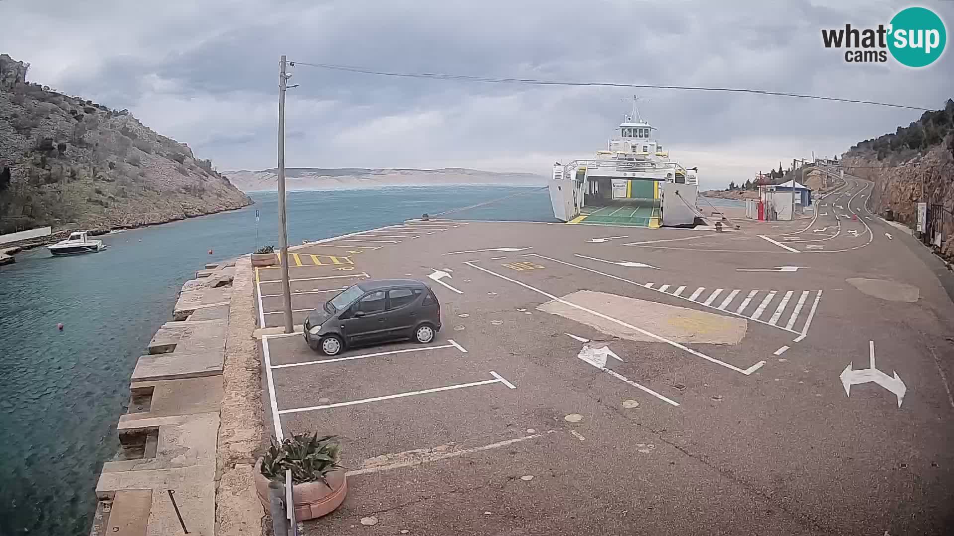 Webcam del puerto de ferris de Prizna – hacia la isla de Pag