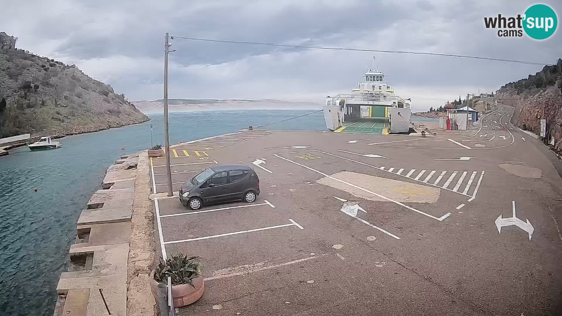Webcam del puerto de ferris de Prizna – hacia la isla de Pag