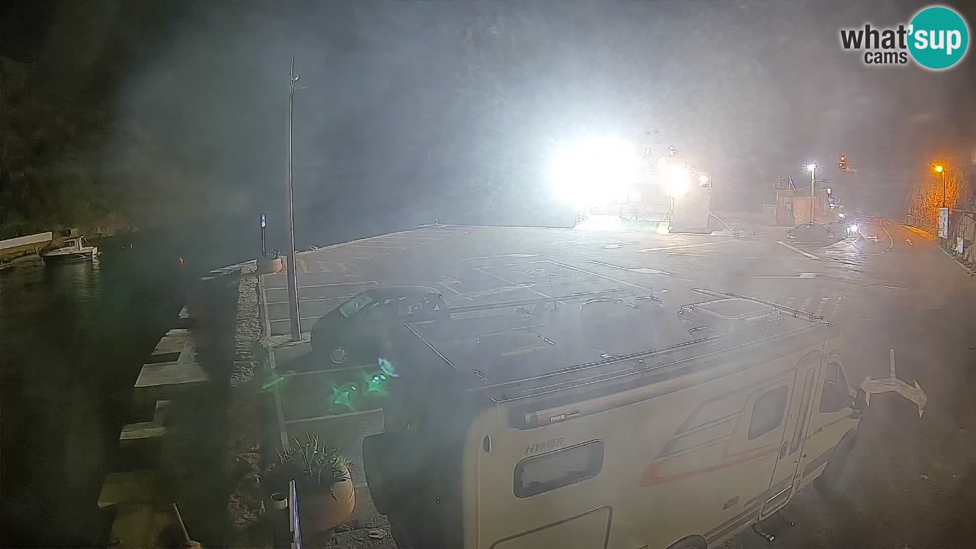 Webcam del puerto de ferris de Prizna – hacia la isla de Pag