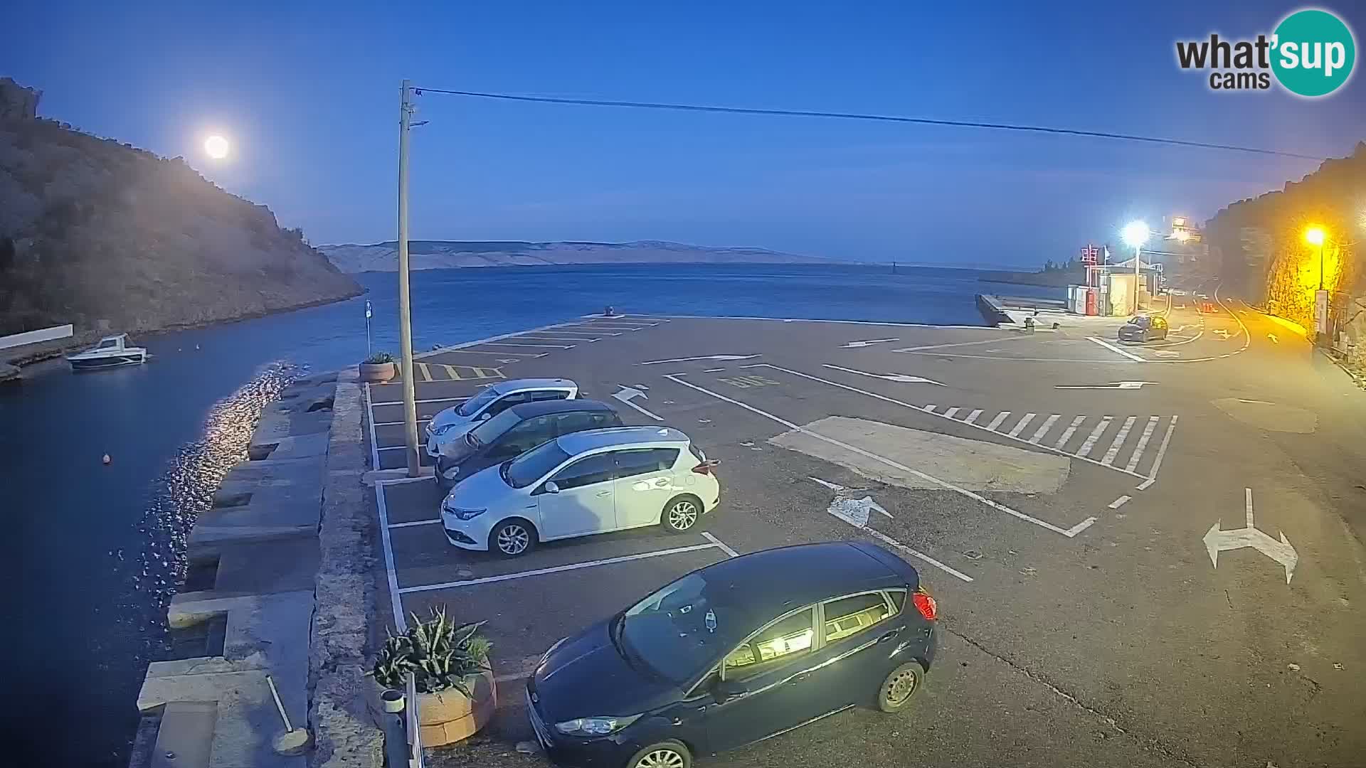 Webcam del puerto de ferris de Prizna – hacia la isla de Pag