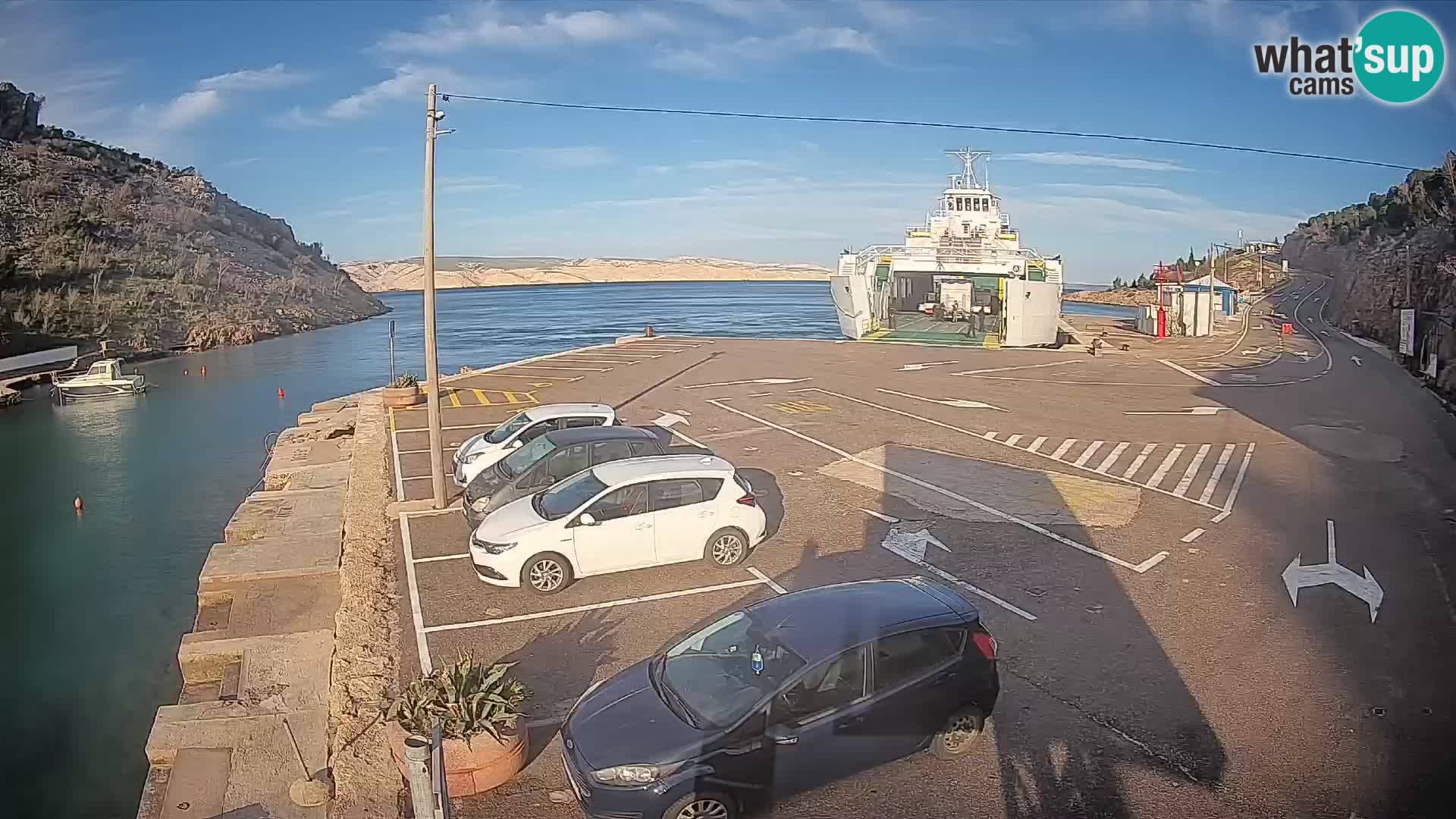 Webcam del puerto de ferris de Prizna – hacia la isla de Pag
