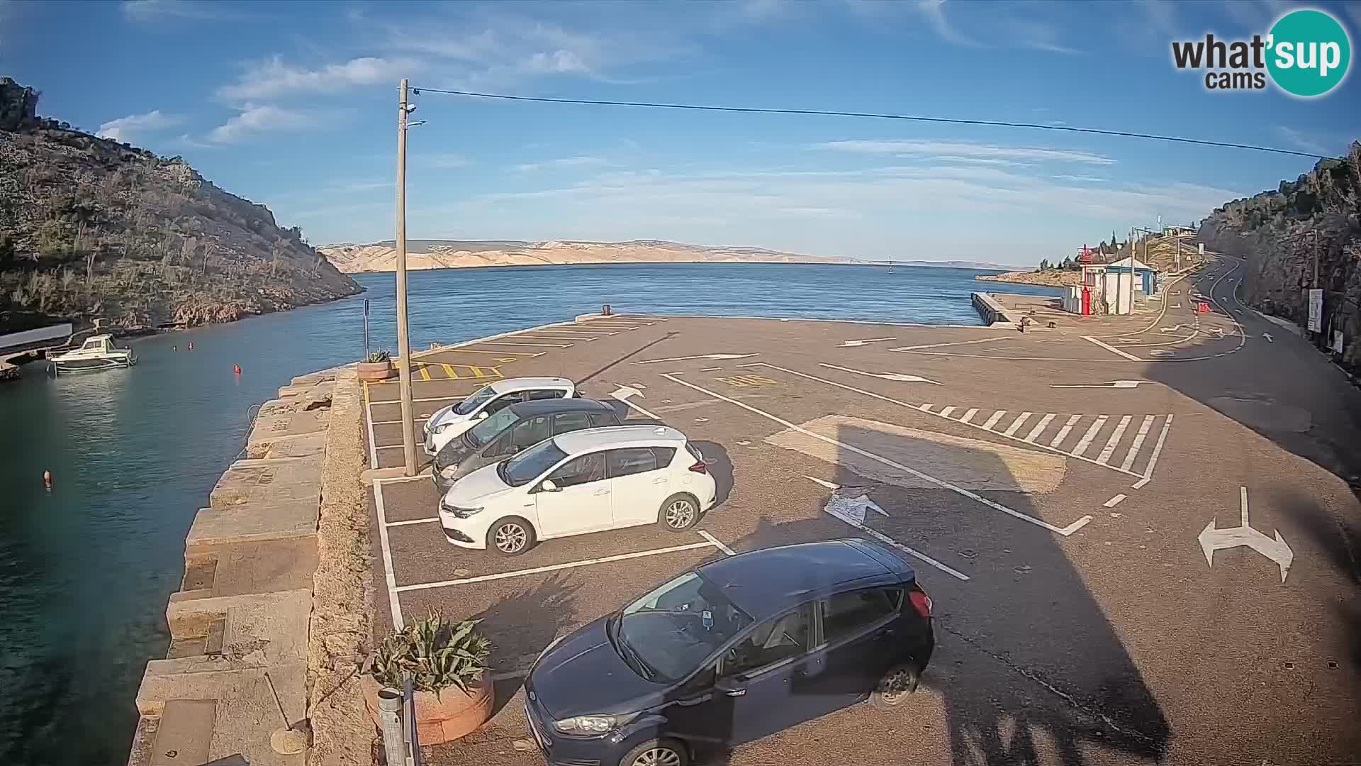 Webcam del puerto de ferris de Prizna – hacia la isla de Pag
