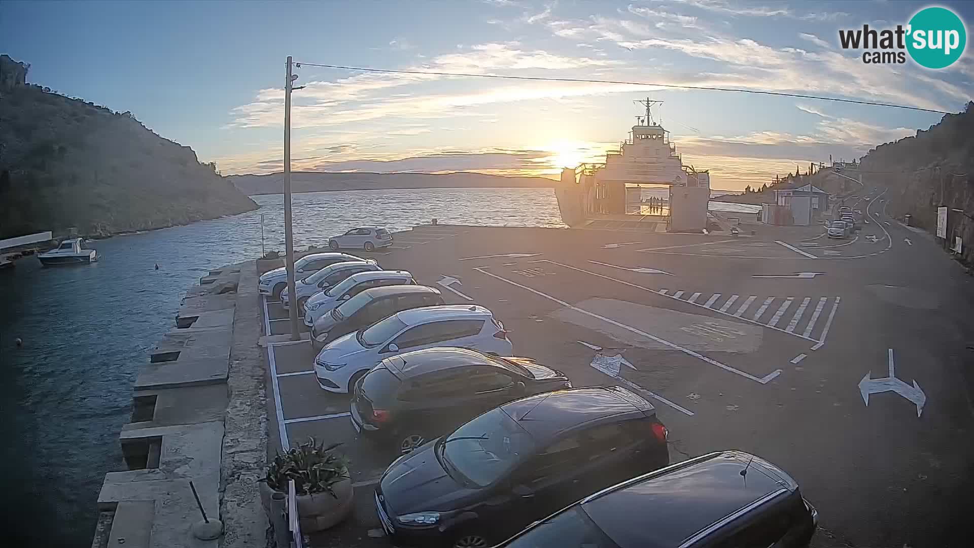 Webcam del puerto de ferris de Prizna – hacia la isla de Pag