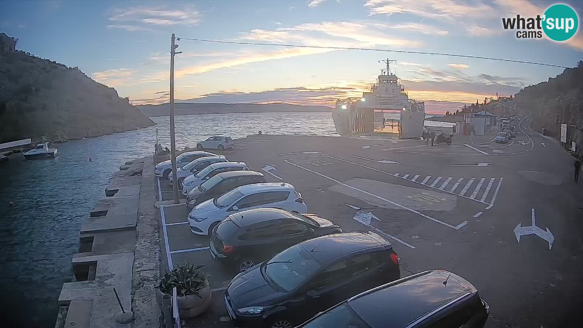 Webcam del puerto de ferris de Prizna – hacia la isla de Pag