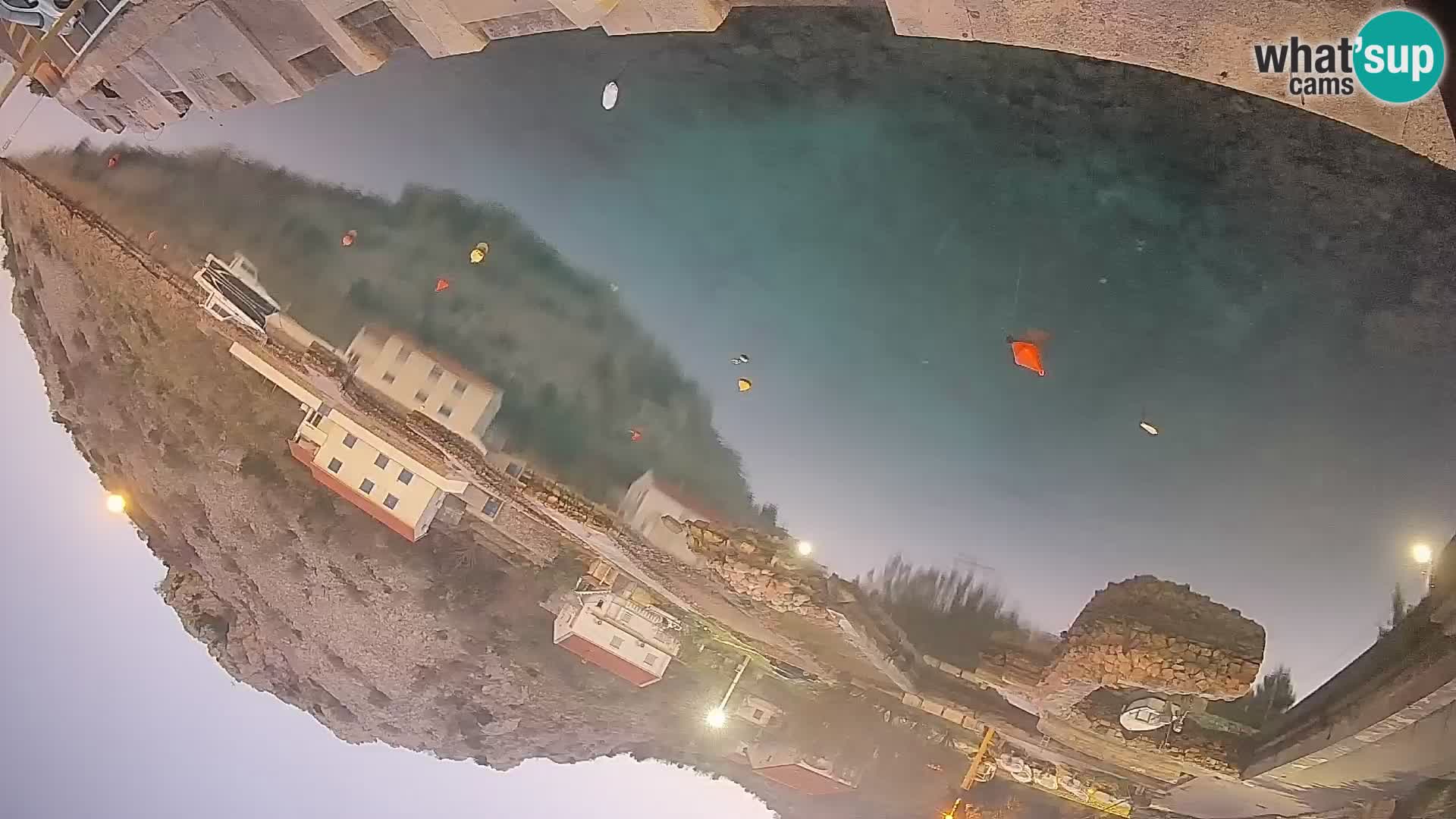 Web kamera trajektna luka Prizna – prema otoku Pag